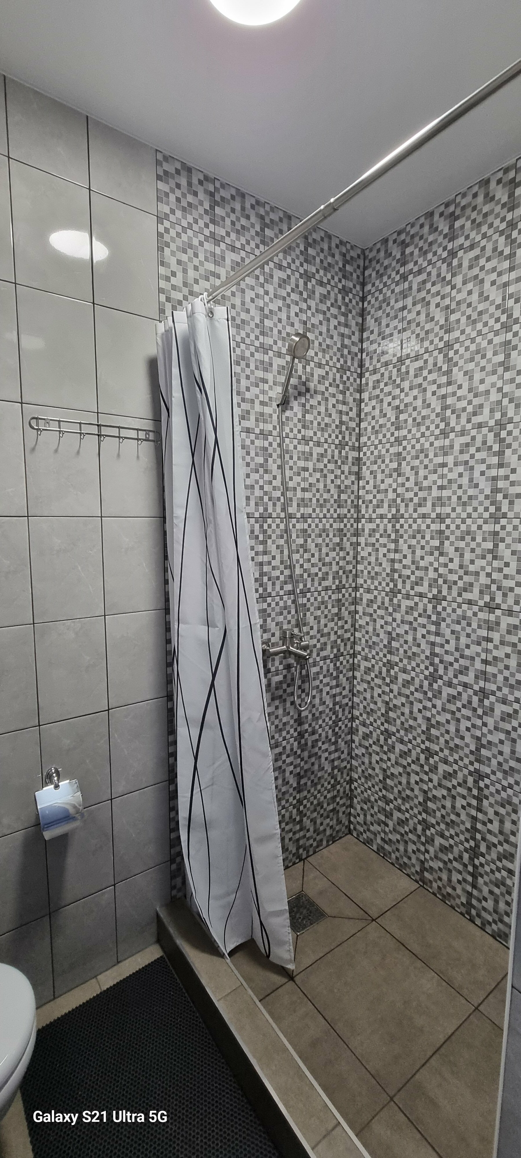 Трехместный номер  с собственным душем и туалетом. №1