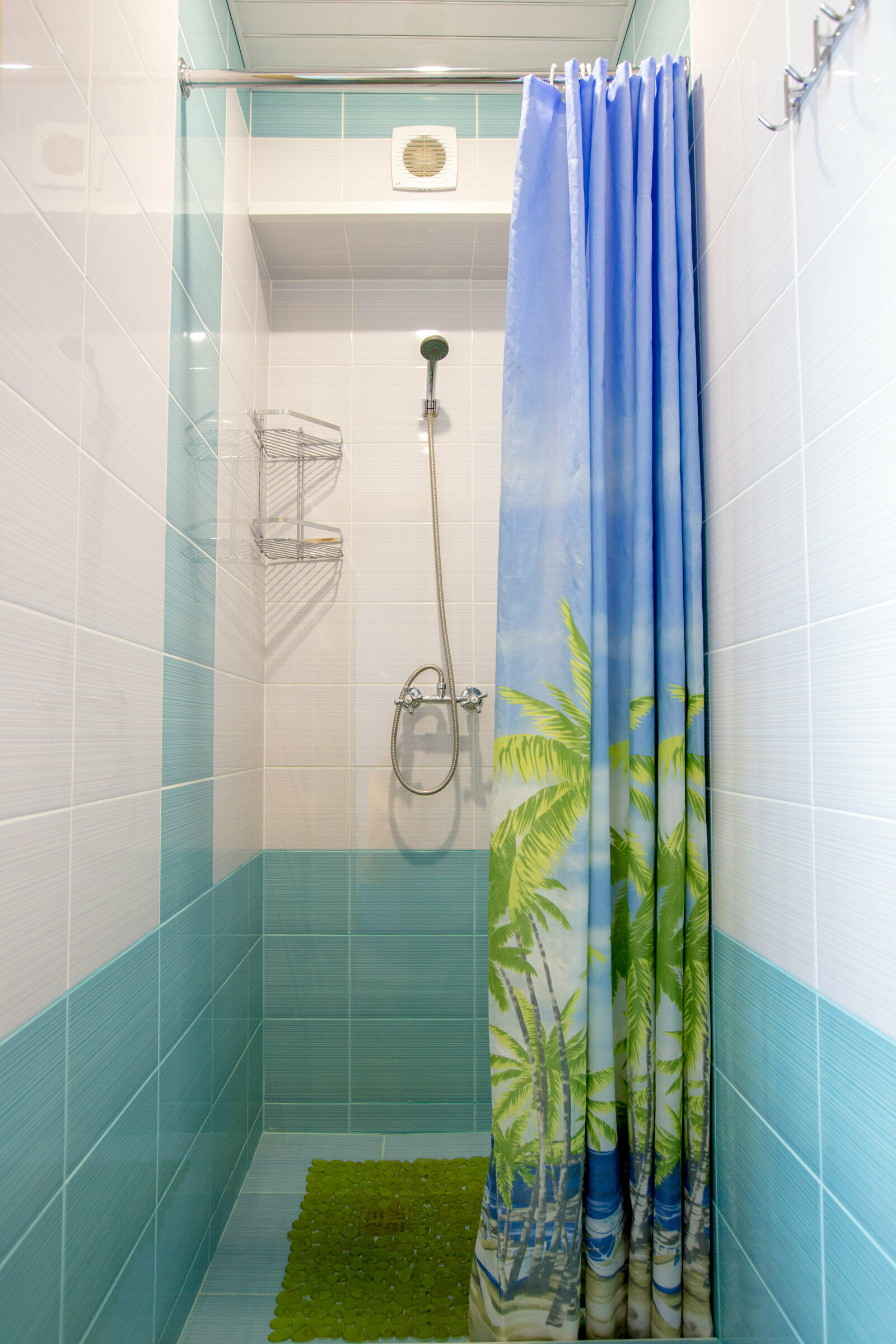 Двухместный номер с 2 отдельными кроватями и общей ванной комнатой