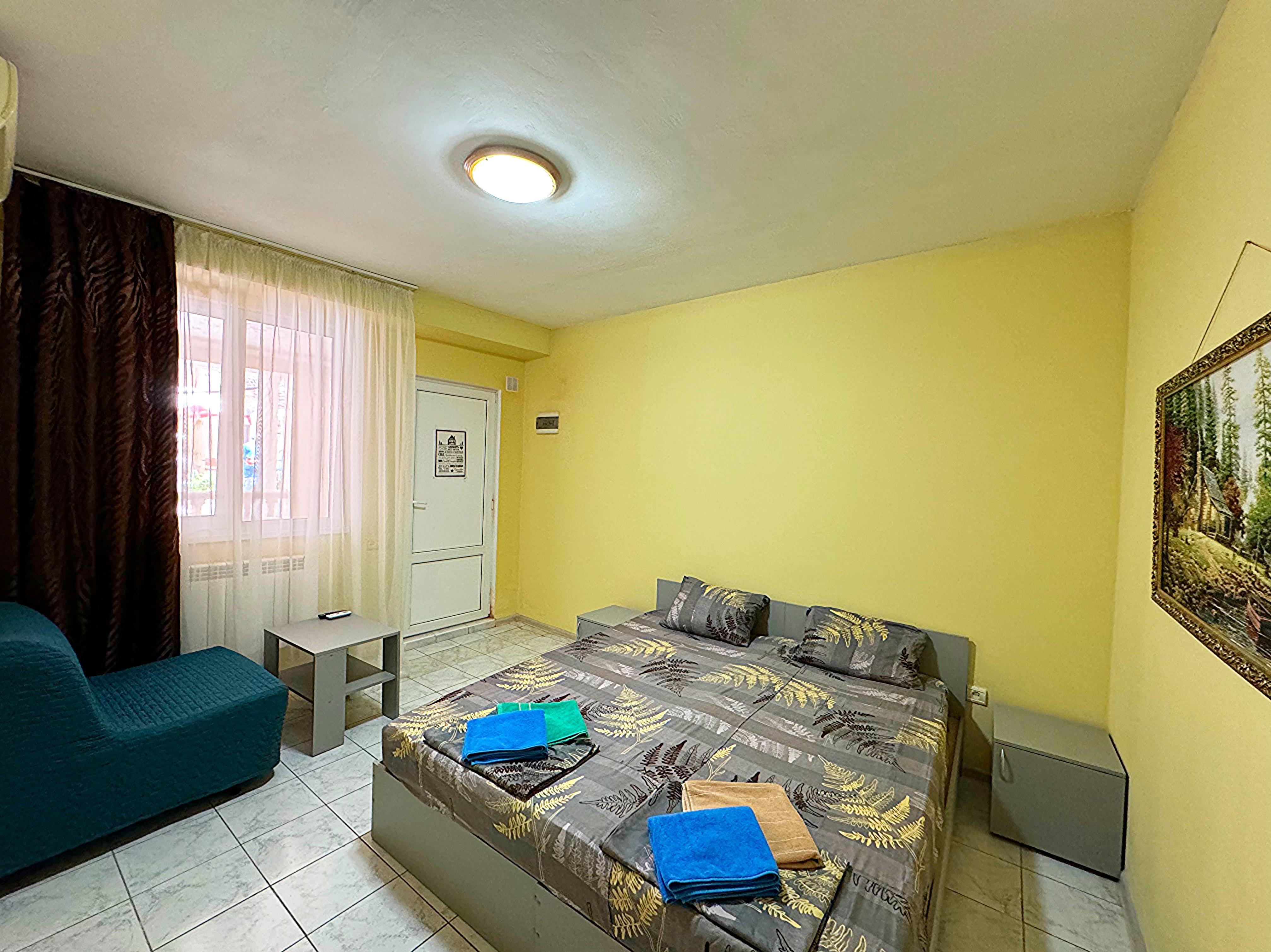 Двухместный номер с 1 кроватью или 2 отдельными кроватями и дополнительной кроватью