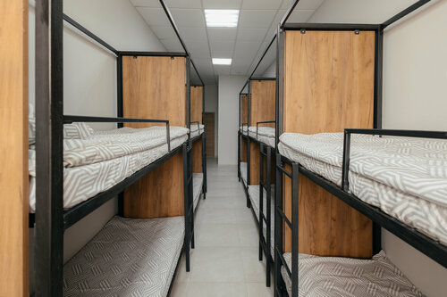 Кровать в общем номере для мужчин с 8 кроватями