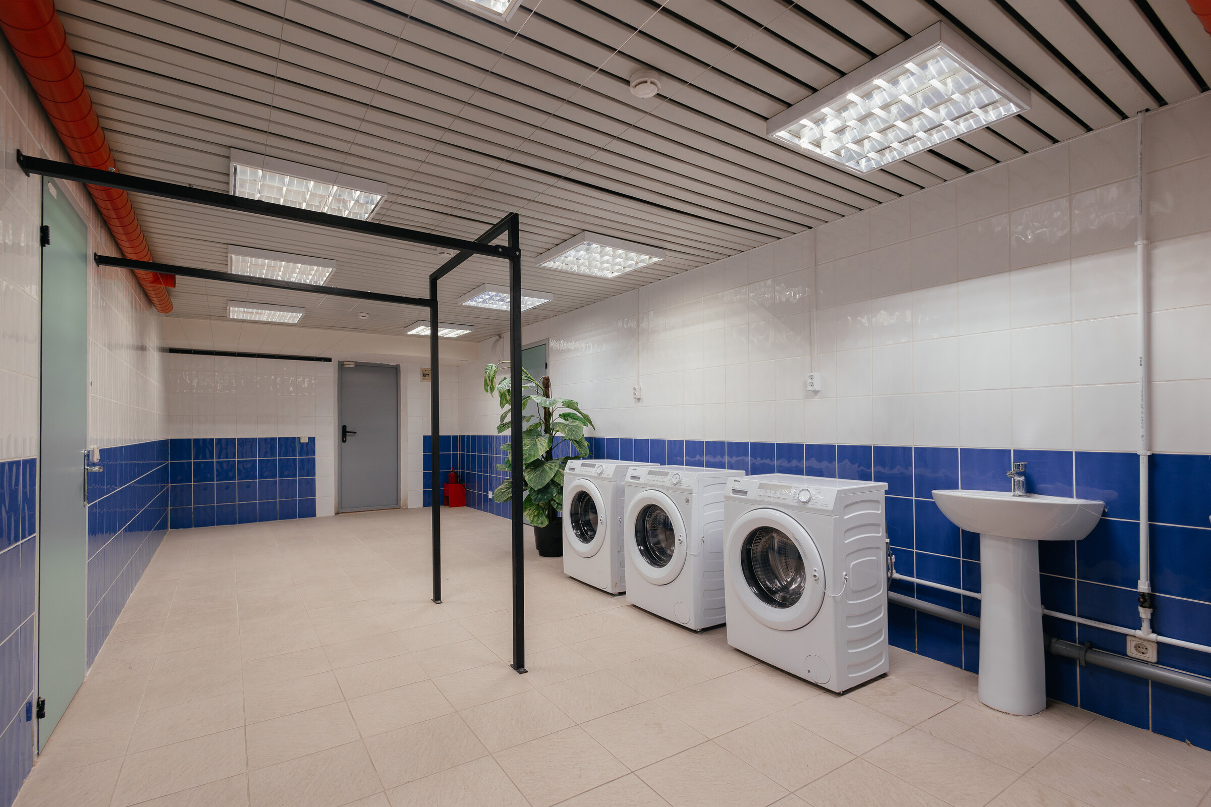 Кровать в общем номере для женщин с 8 кроватями