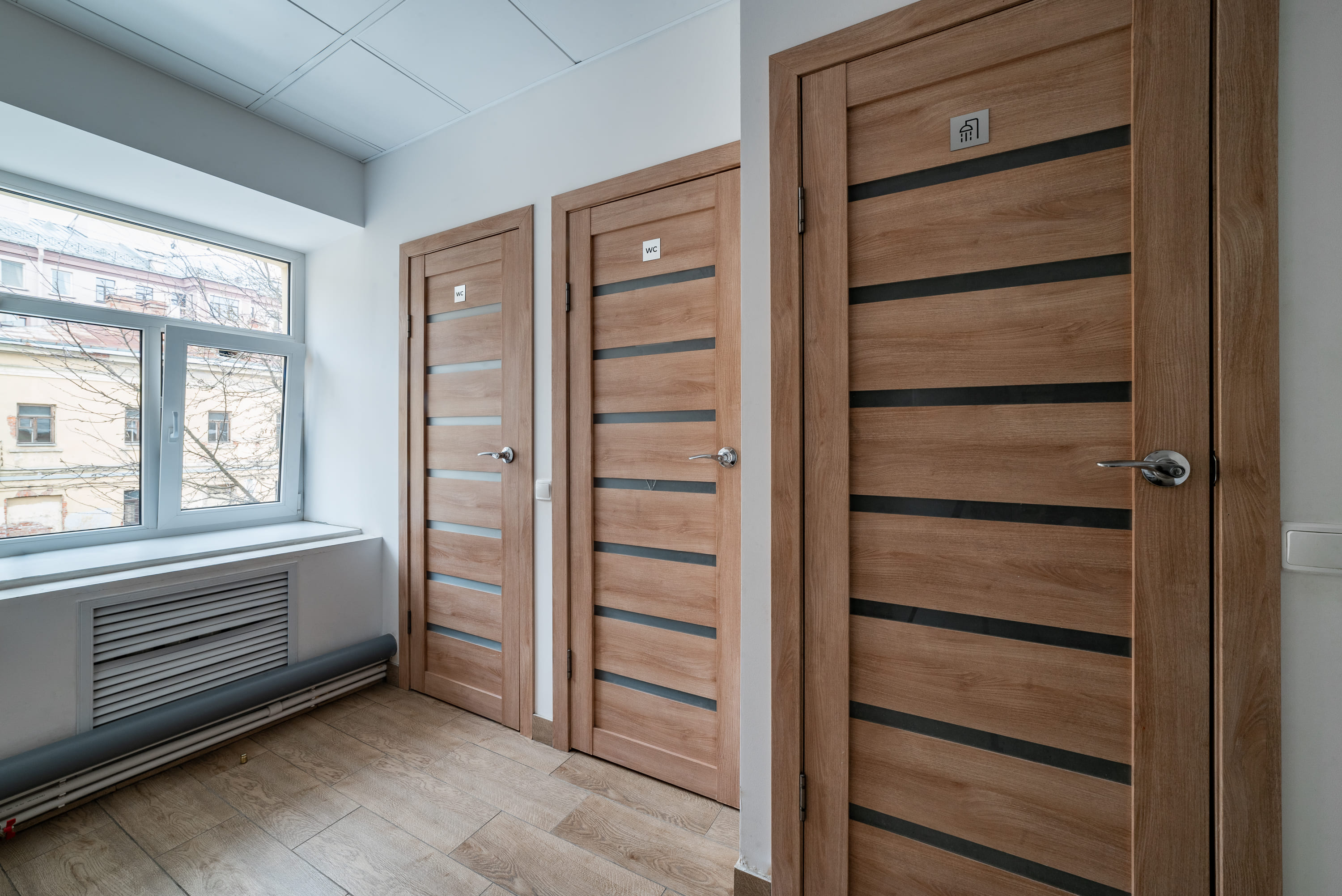 Кровать в общем 4-местном номере для мужчин и женщин