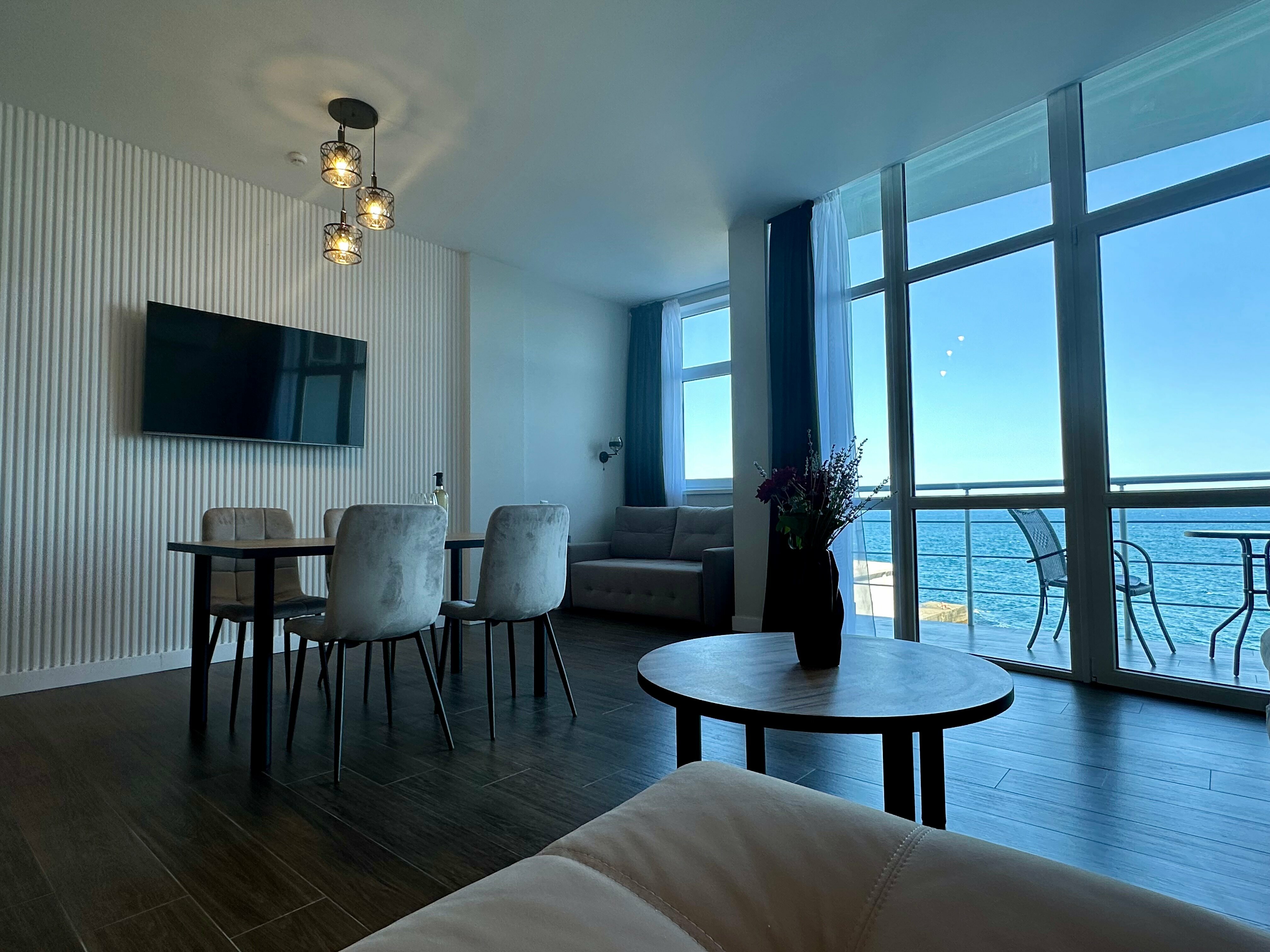 Люкс с кроватью размера «king-size» и видом на море