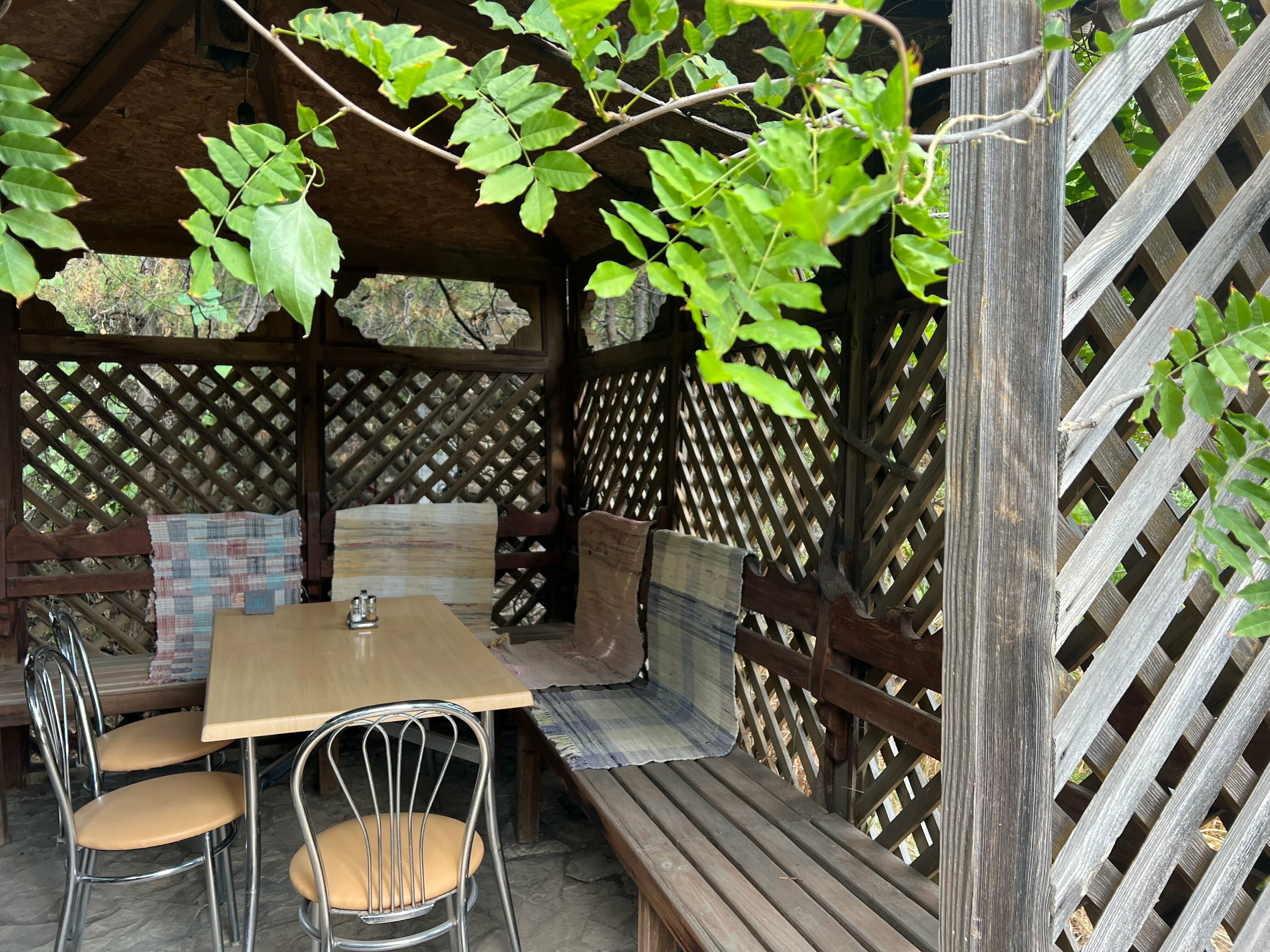 Семейный номер с боковым видом на море