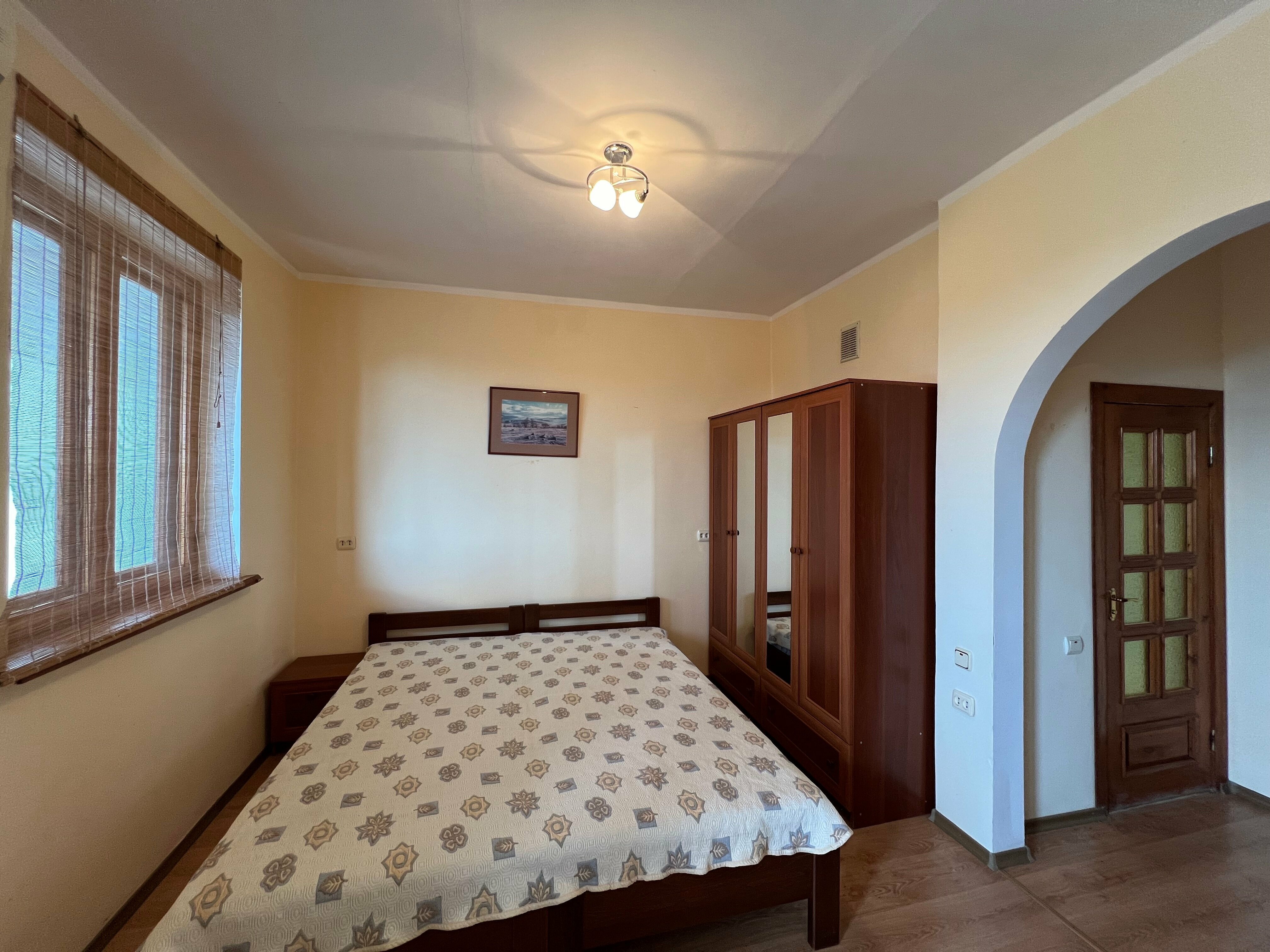 Семейный номер с боковым видом на море