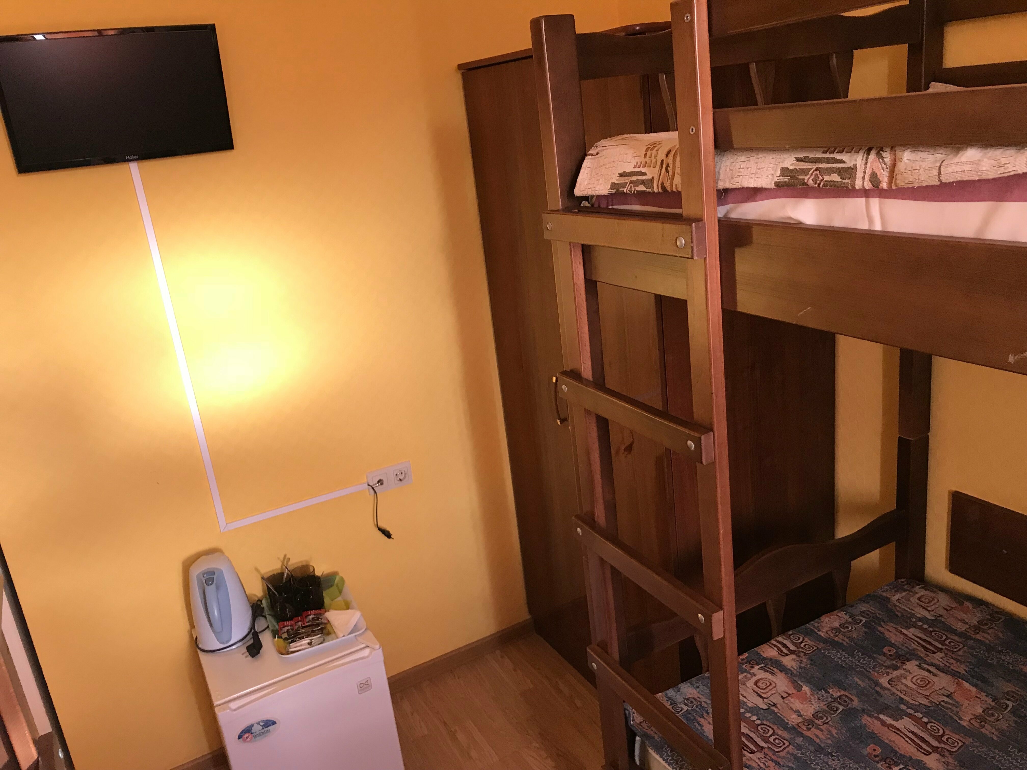 Четырехместный номер с ванной комнатой