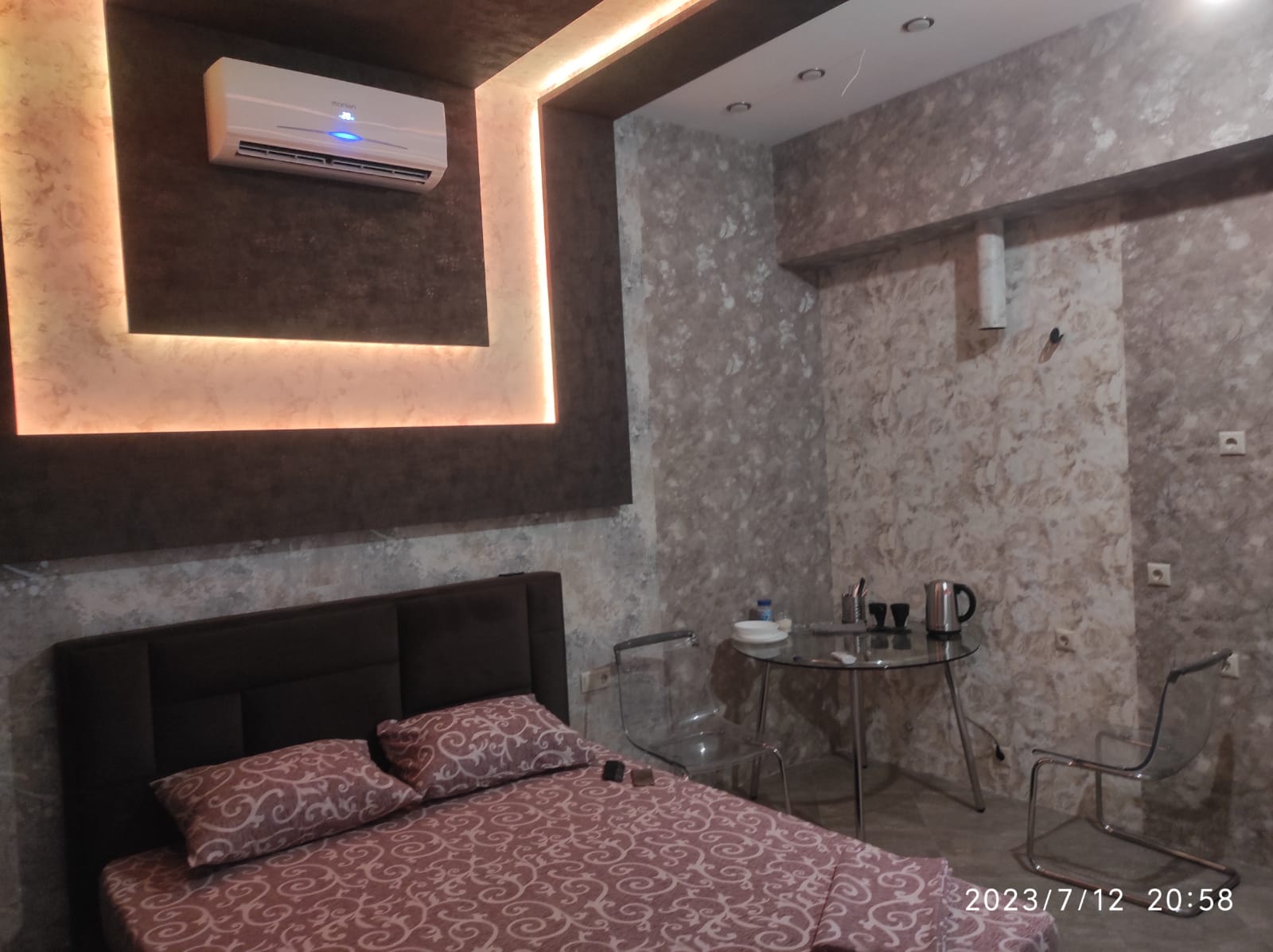 Номер-студия с кроватью размера «queen-size»