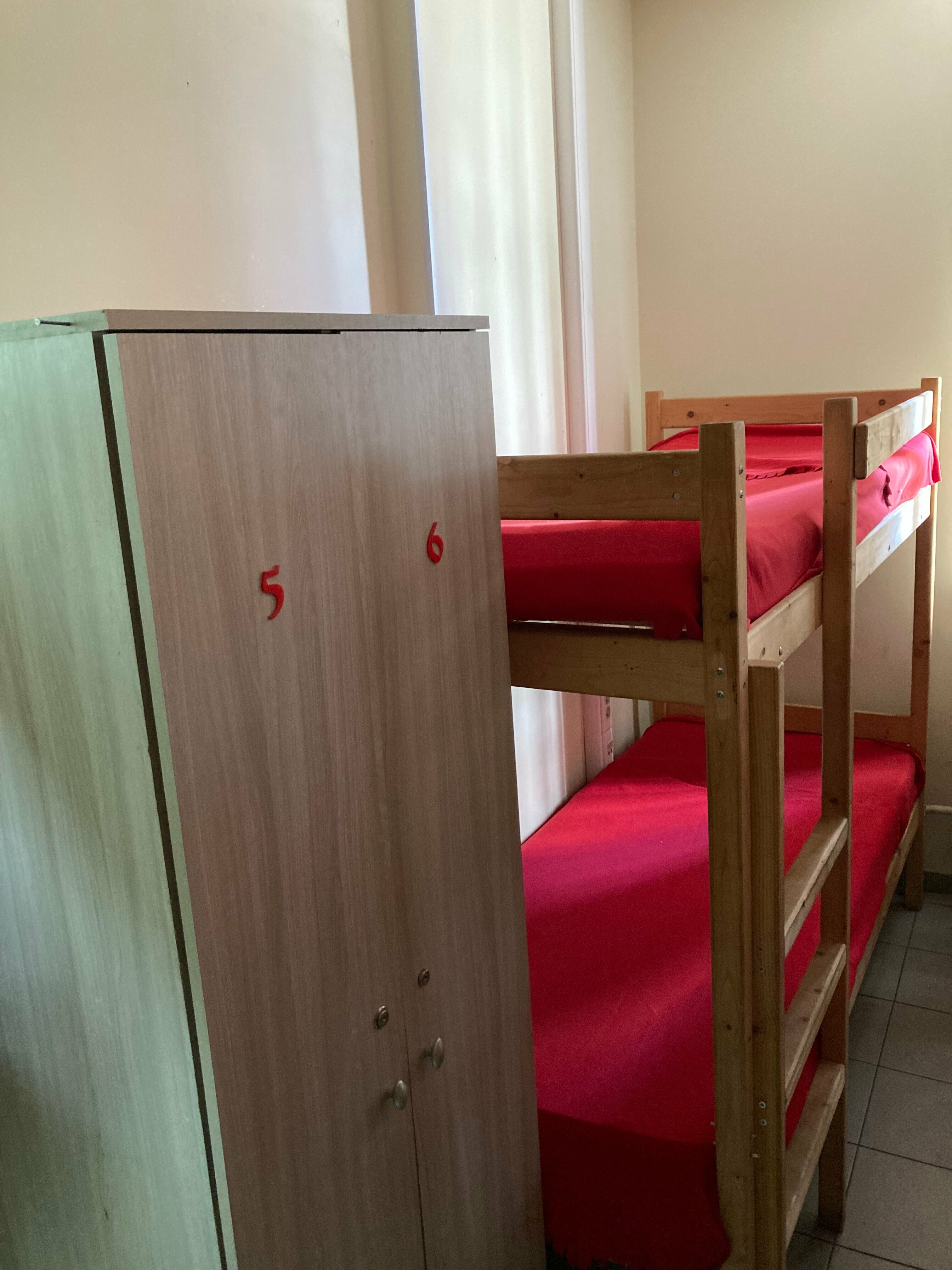 Общий 8-местный номер для мужчин