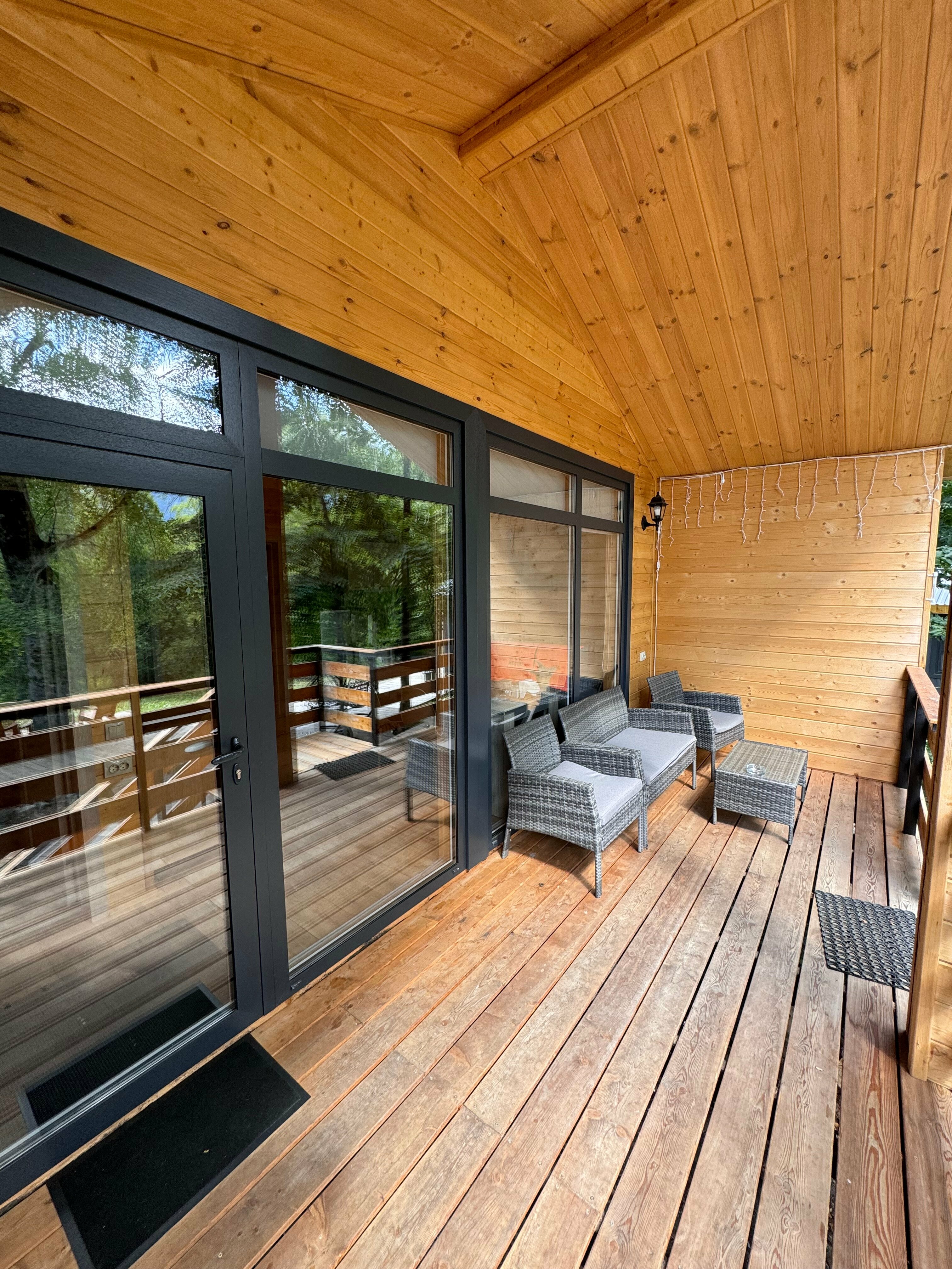 Семейный номер с видом на горы