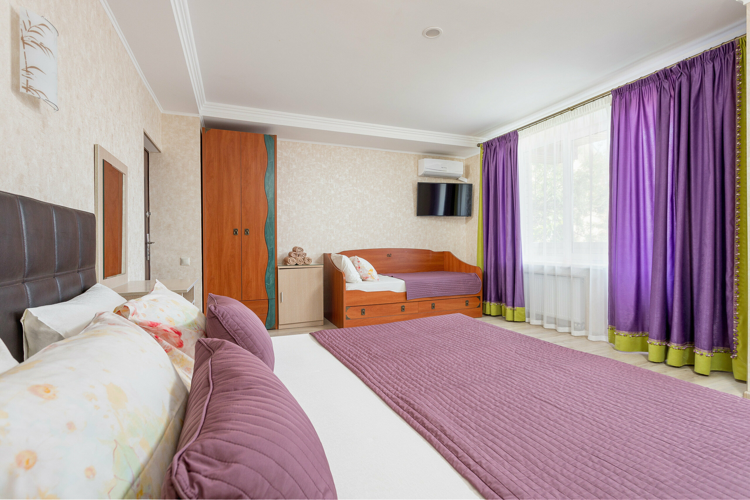 Трехместный номер с балконом