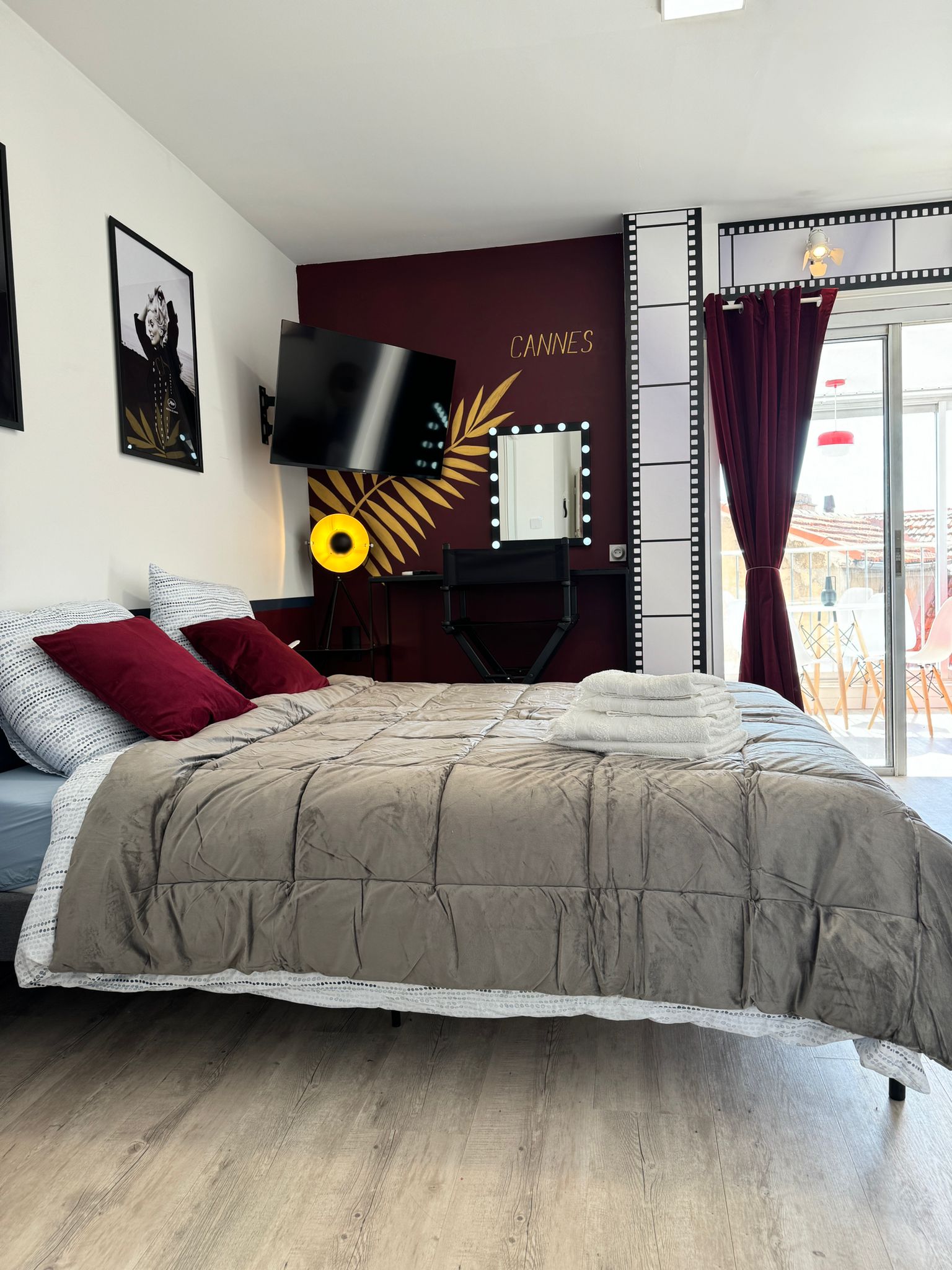 Трехместный номер с видом на город