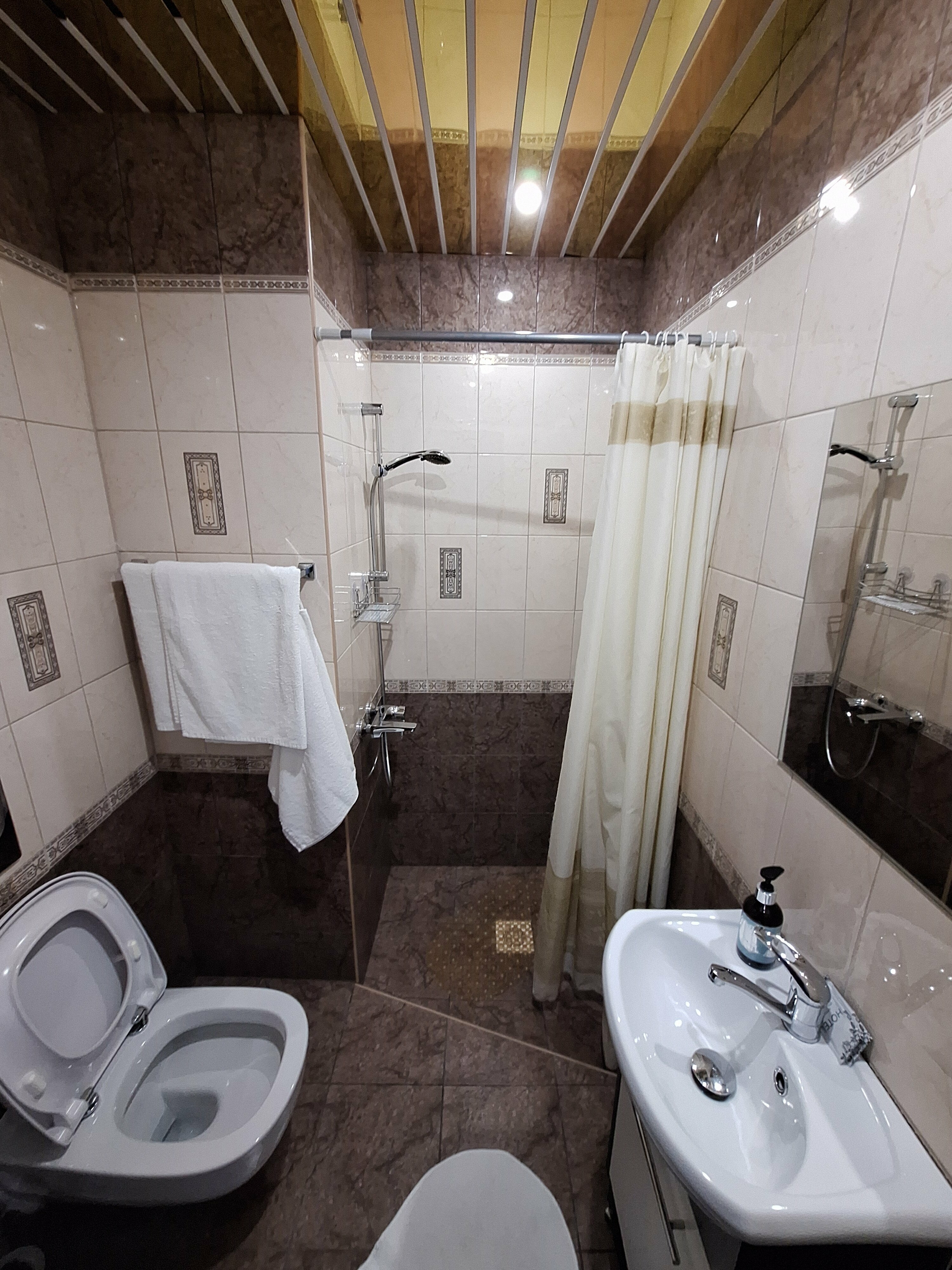 Семейный номер с душем