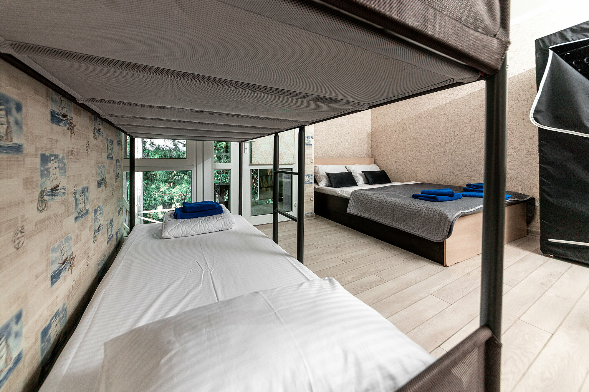 Четырехместный номер с душем