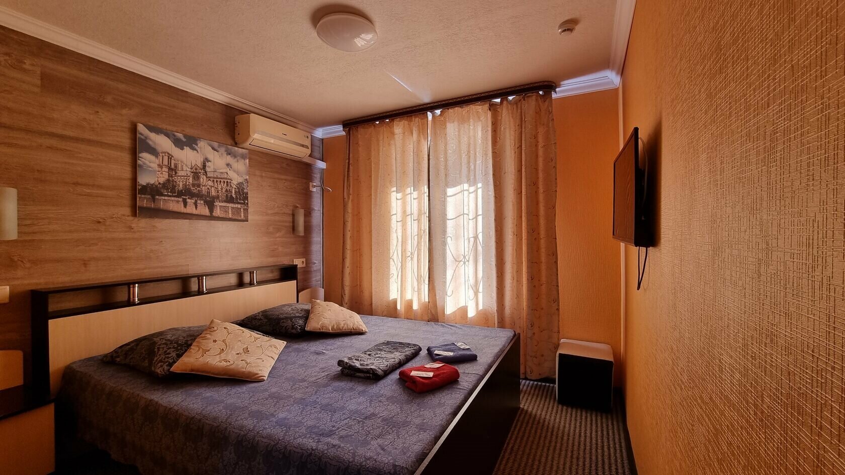 Улучшенный номер с кроватью размера «king-size»