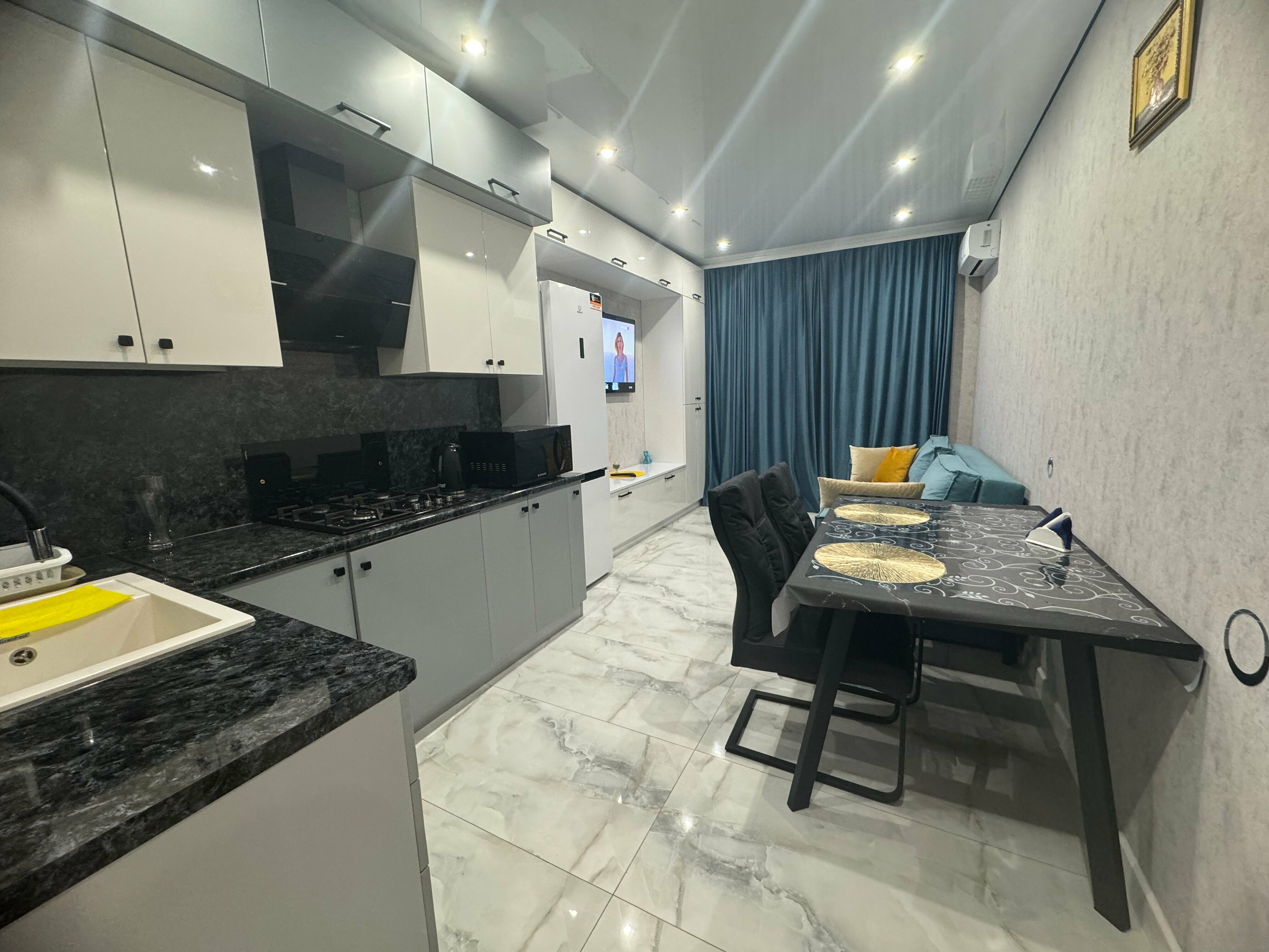 Трехместный номер с видом на горы