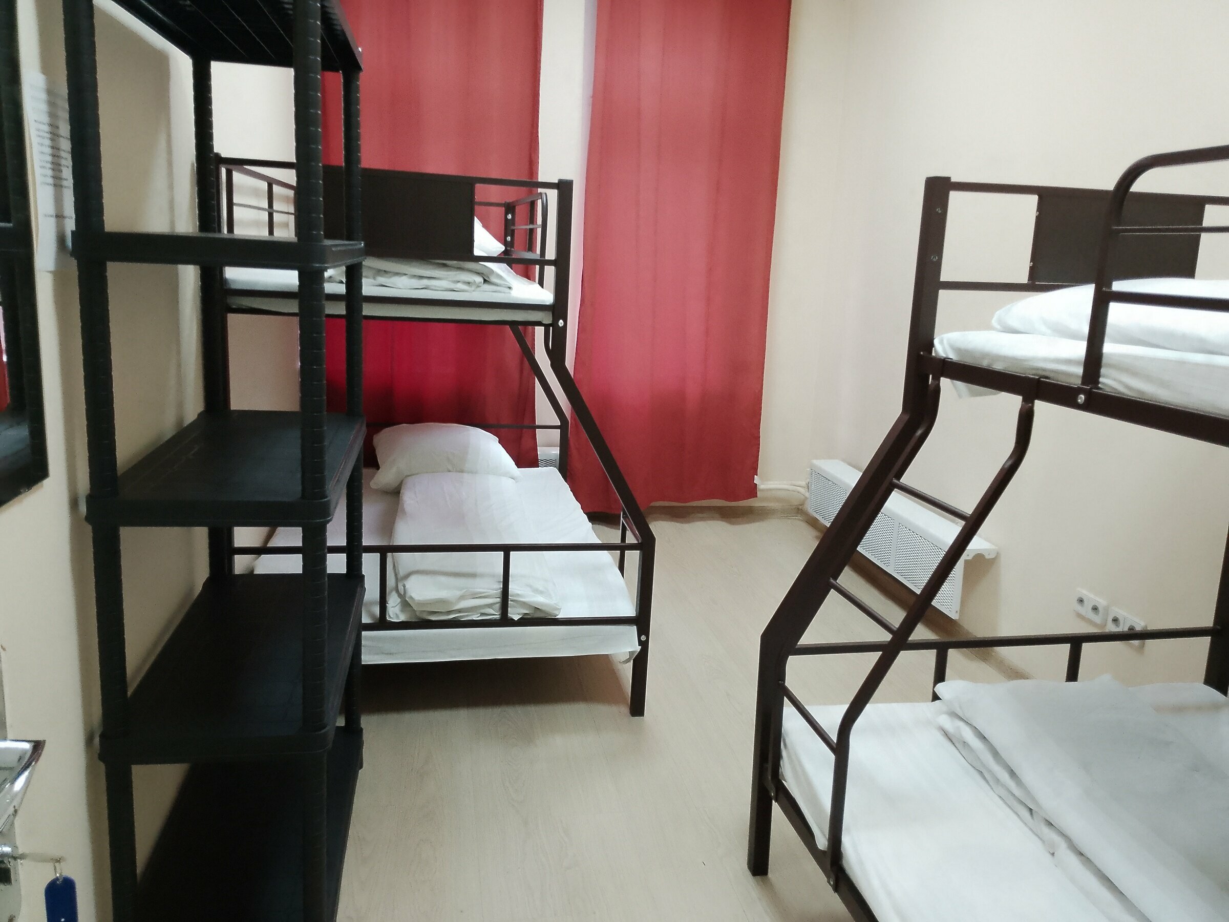 Кровать в общем 4-местном номере для мужчин и женщин