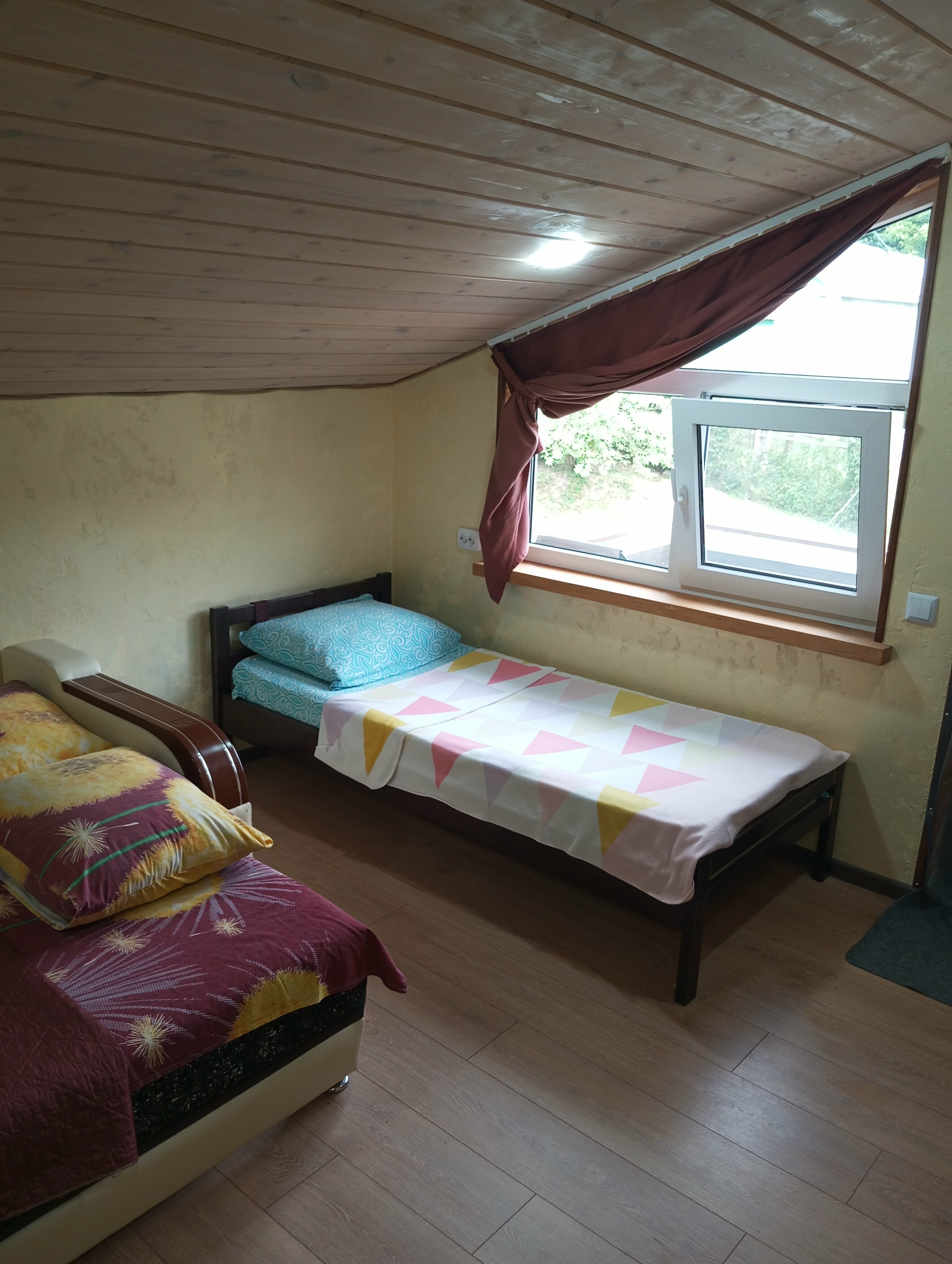 Трехместный номер с балконом