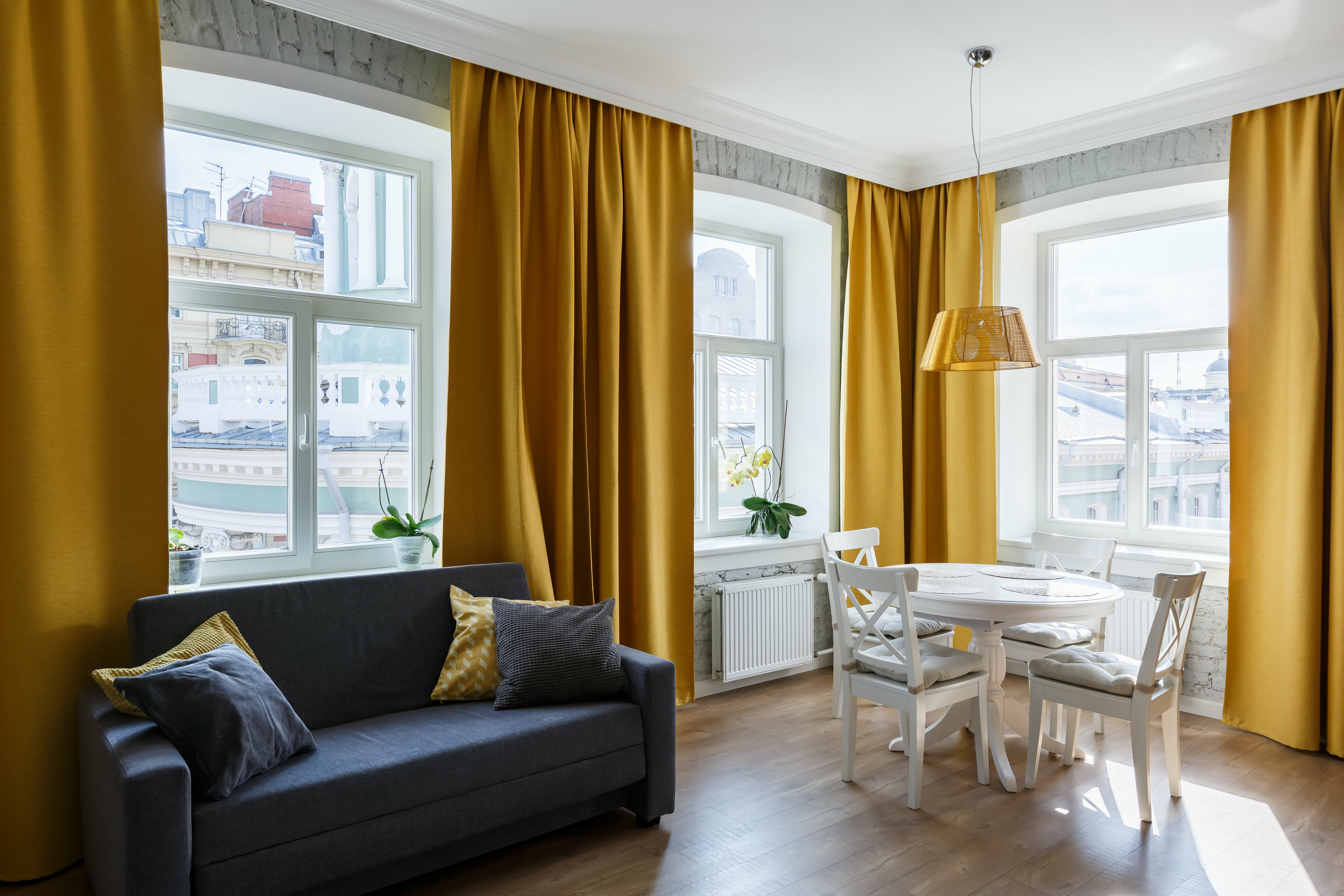 Номер-студия с кроватью размера "king-size" и диван-кроватью