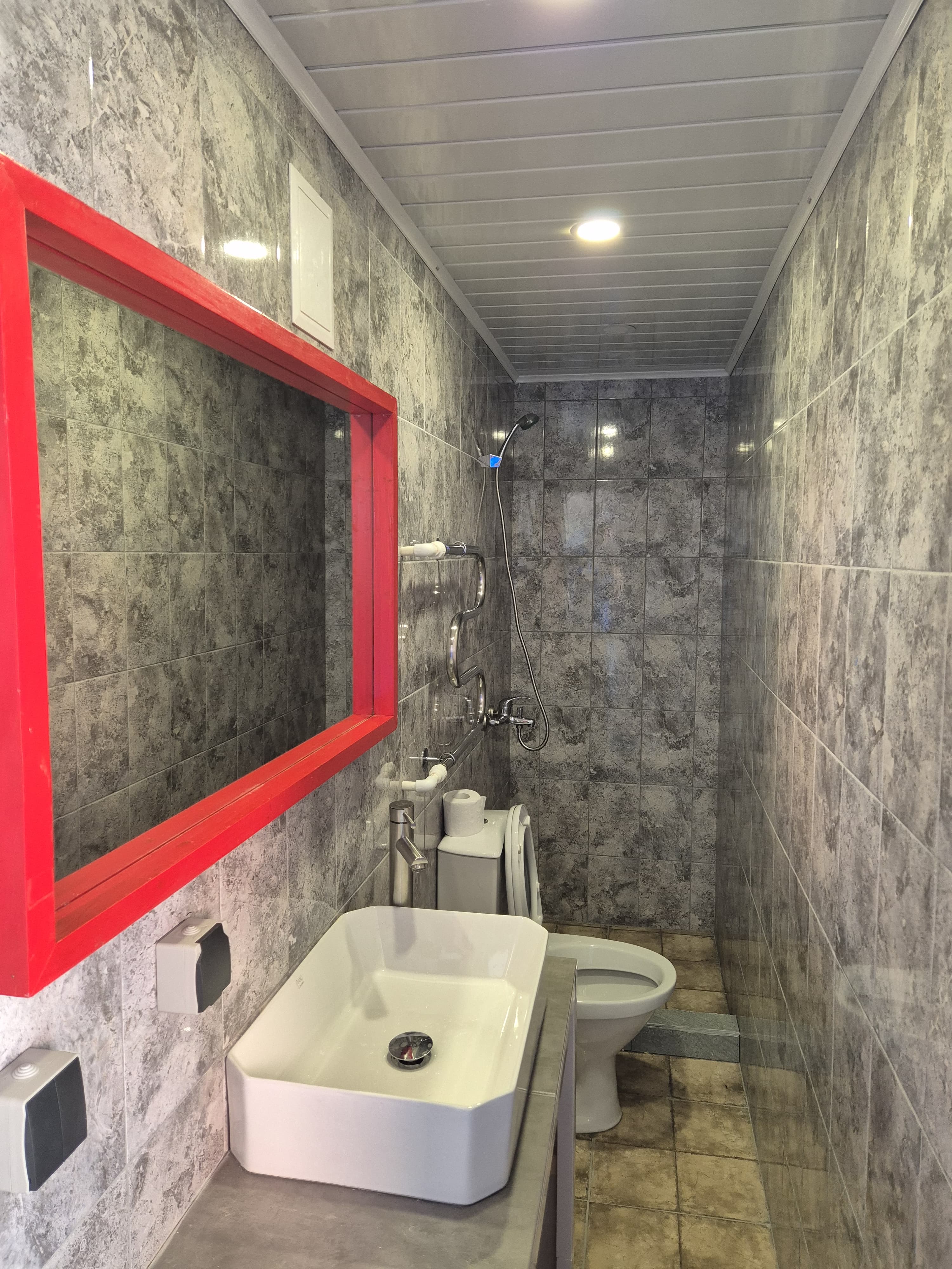 Двухместный номер эконом-класса с 2 отдельными кроватями