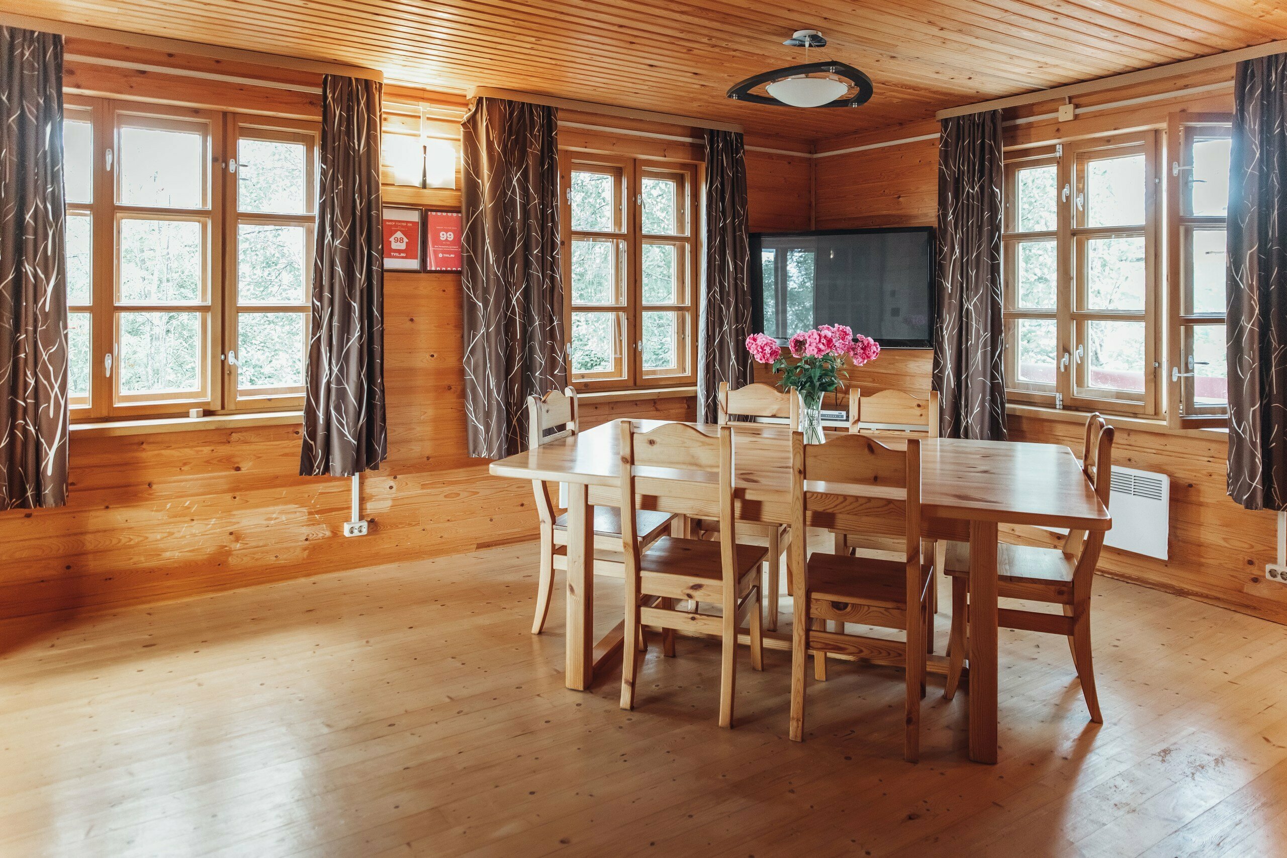 Дом с видом на озеро