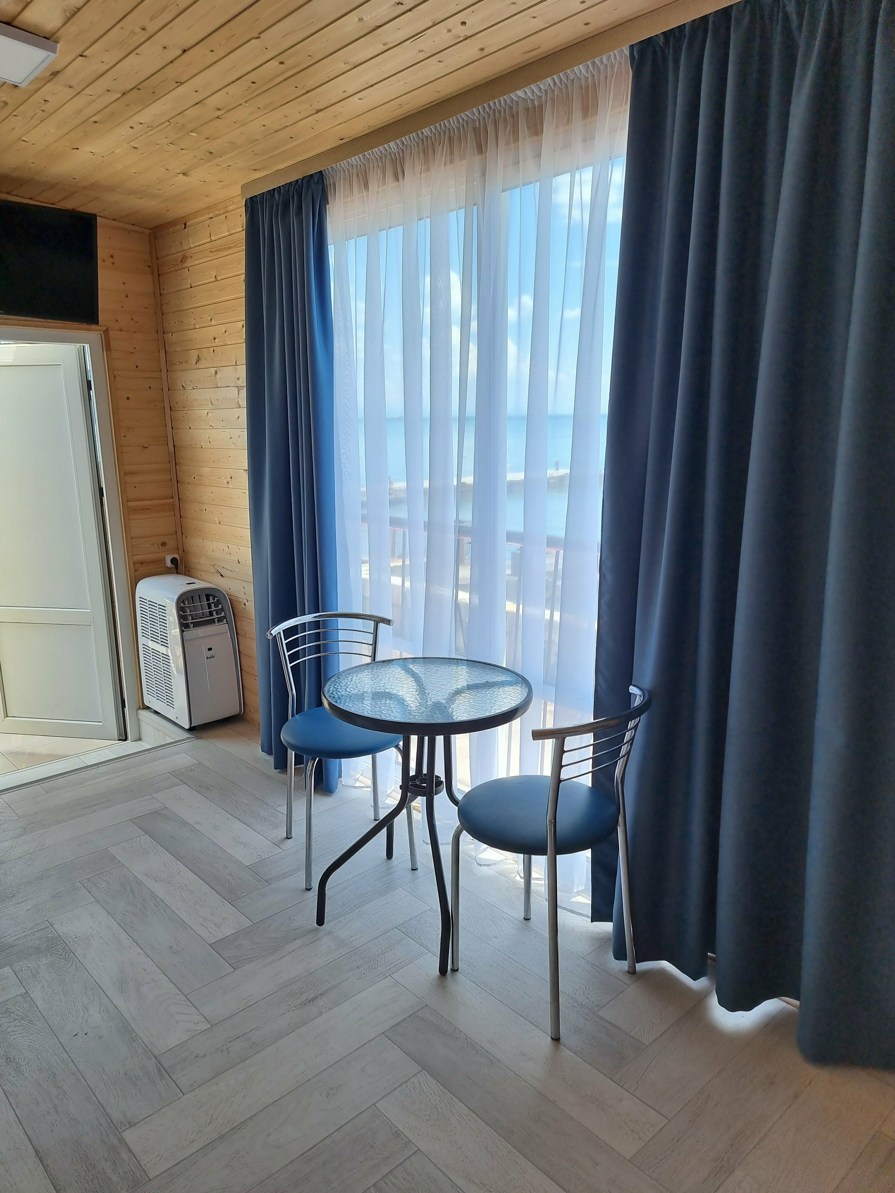 Трехместный номер с видом на море