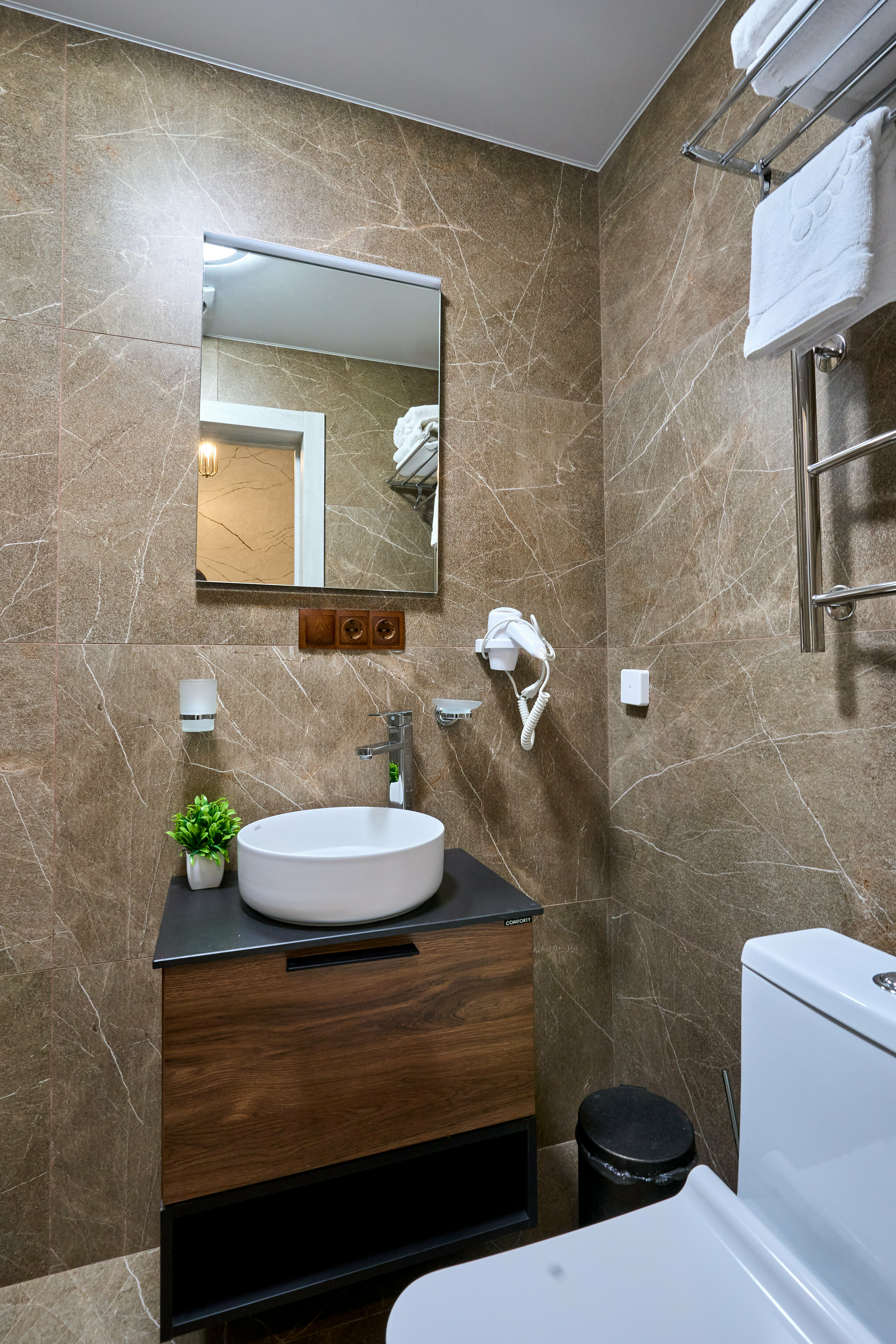 Бюджетный цокольный номер, без окна