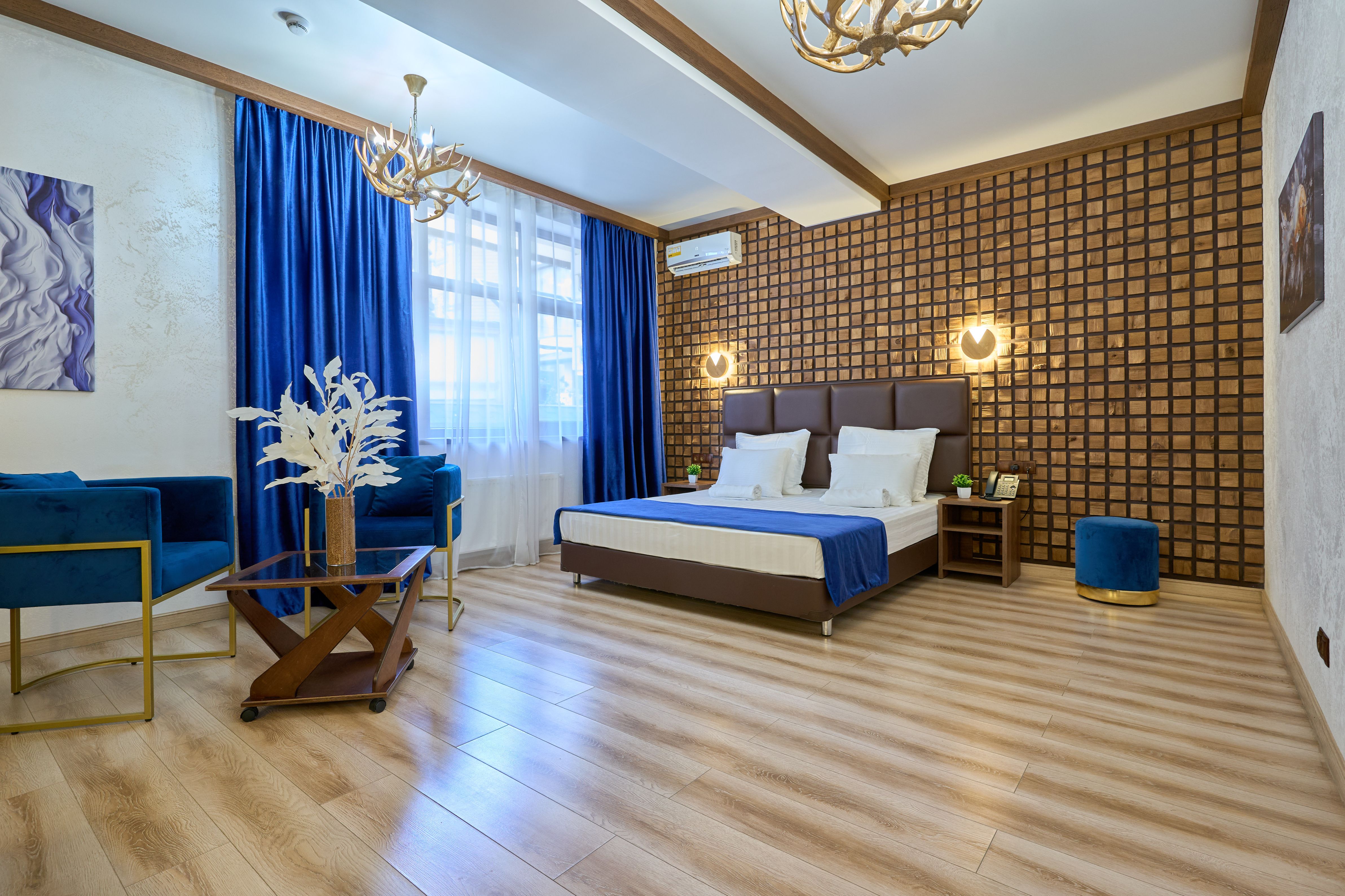 Полулюкс 2-х местный с двуспальным диваном-кроватью