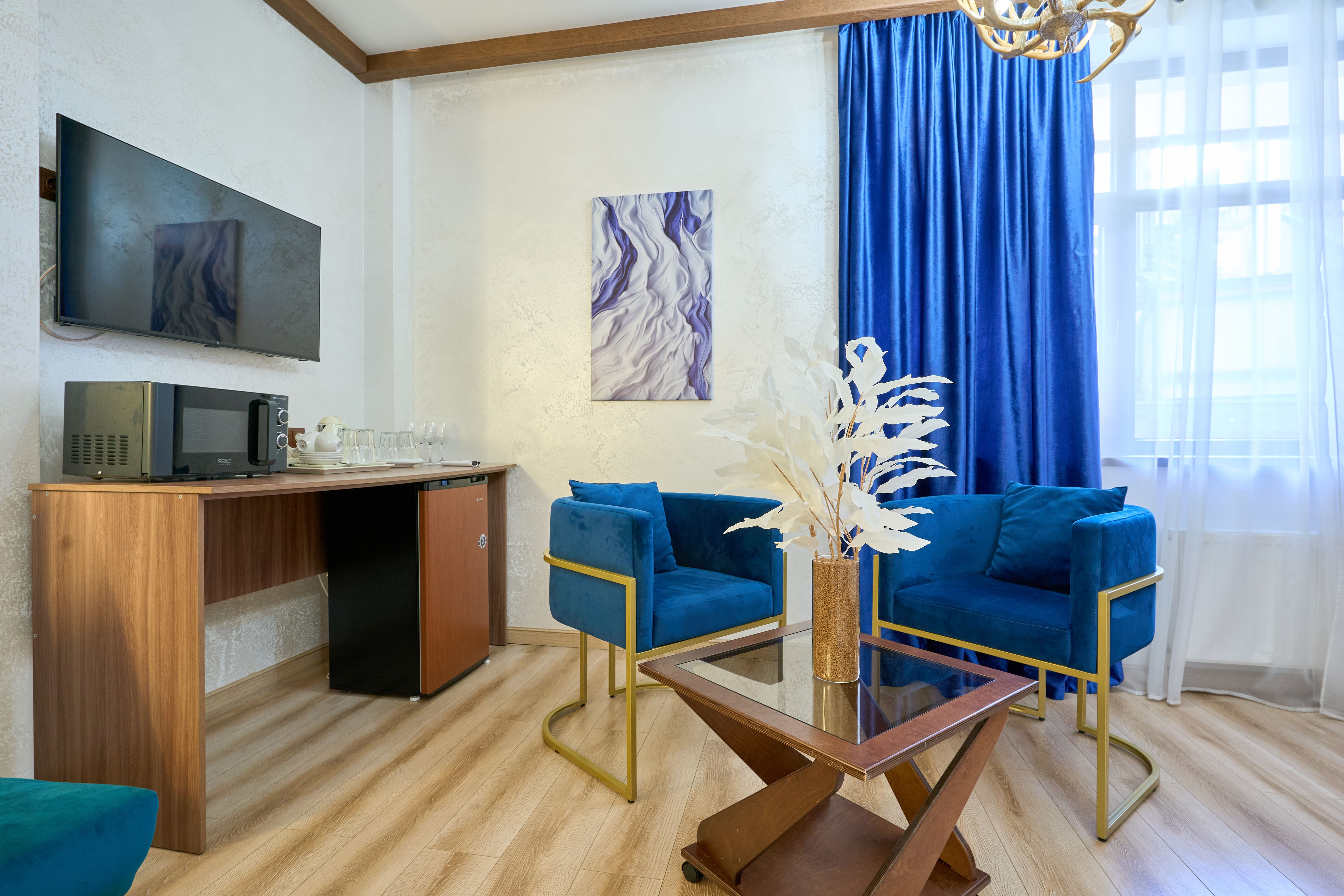 Полулюкс 2-х местный с двуспальным диваном-кроватью