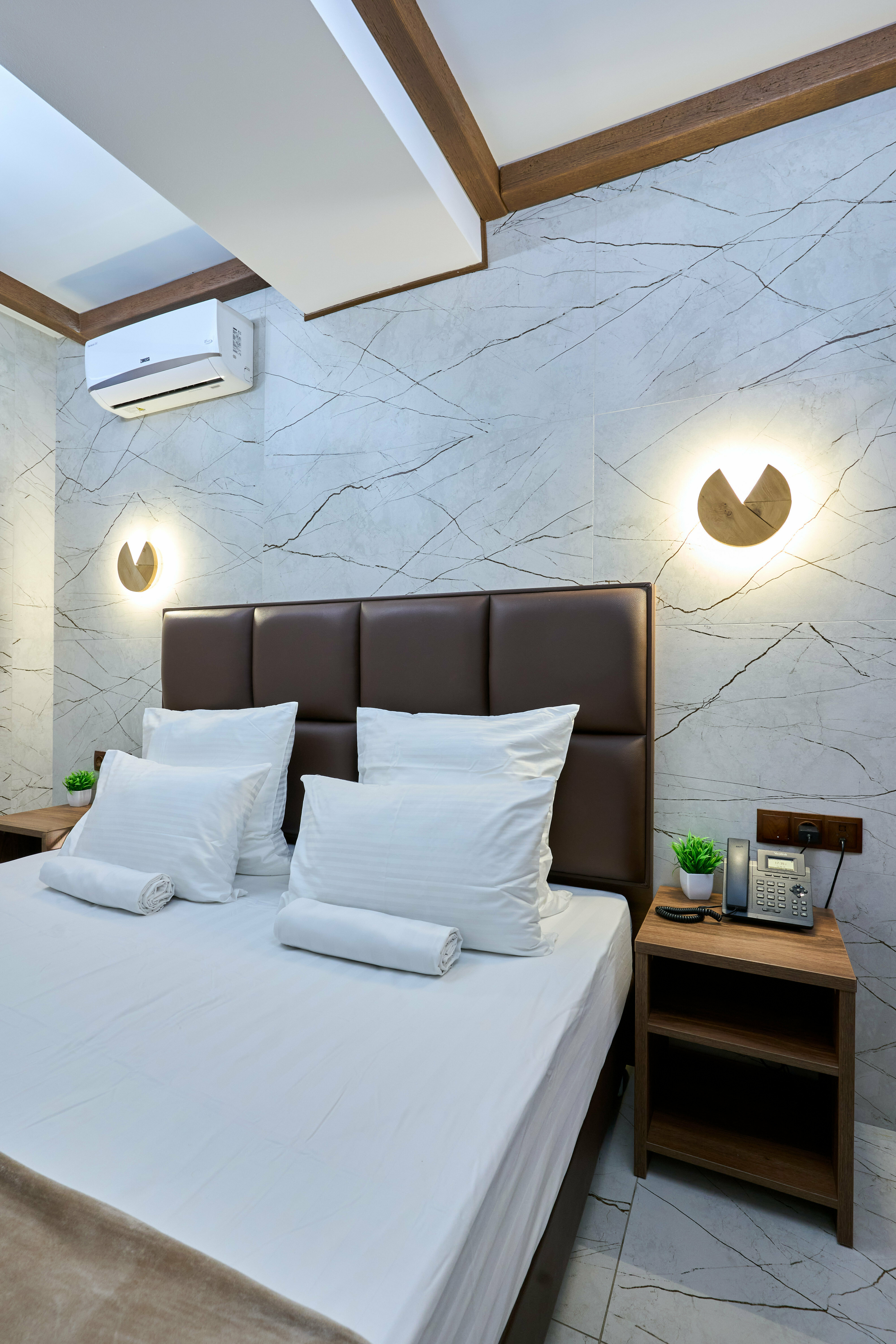 Бюджетный цокольный номер, без окна