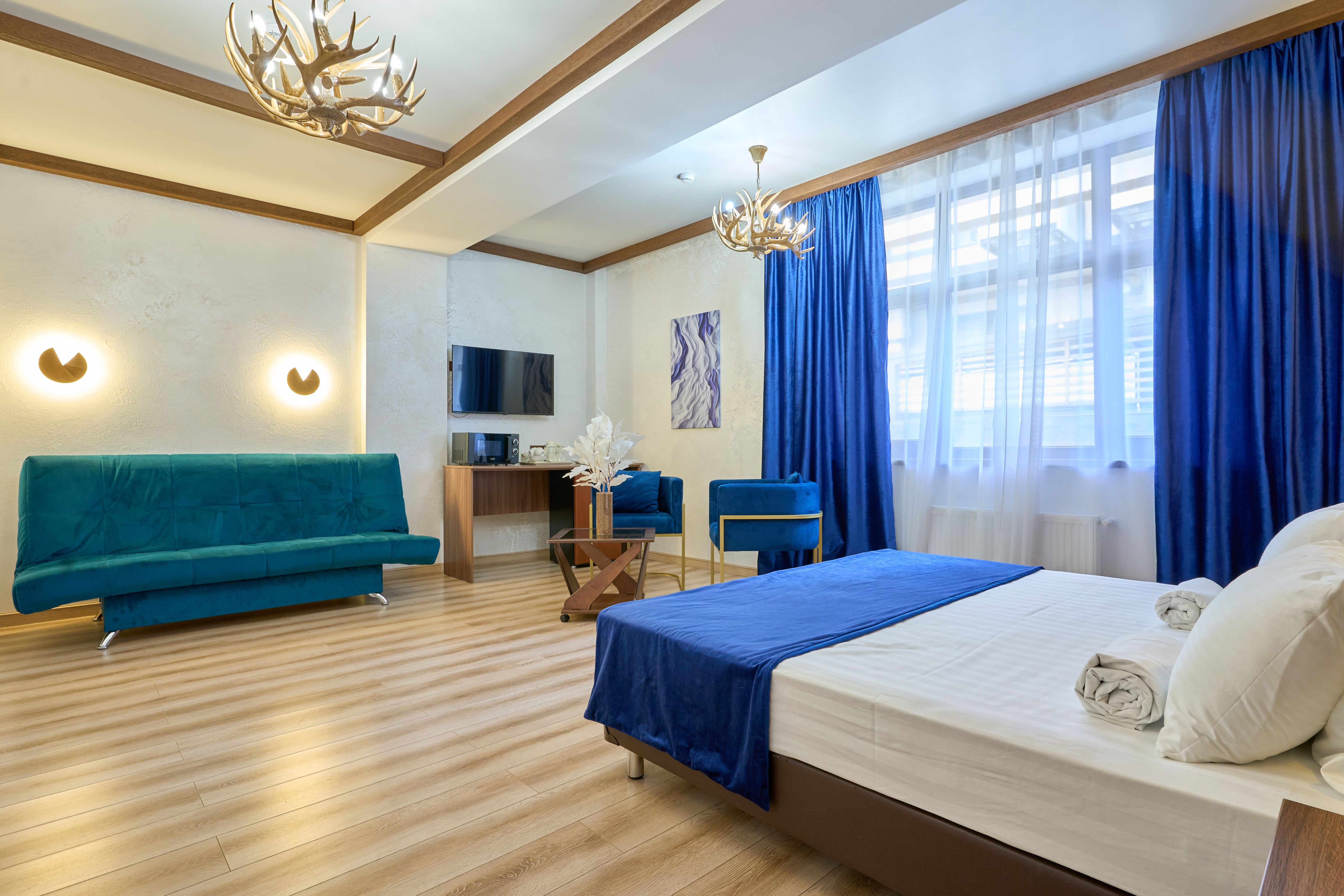 Полулюкс 2-х местный с двуспальным диваном-кроватью