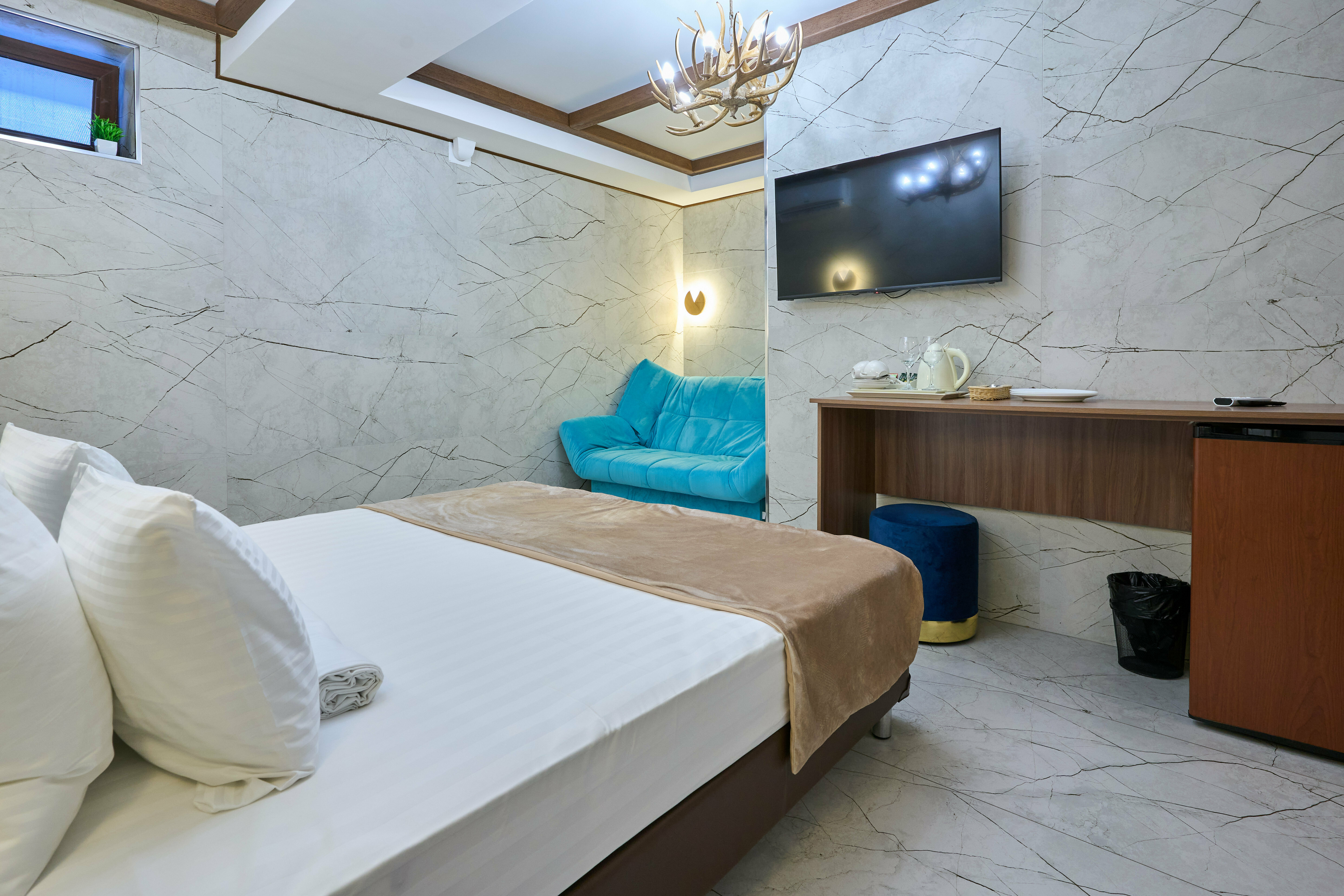 Бюджетный цокольный 3-х местный