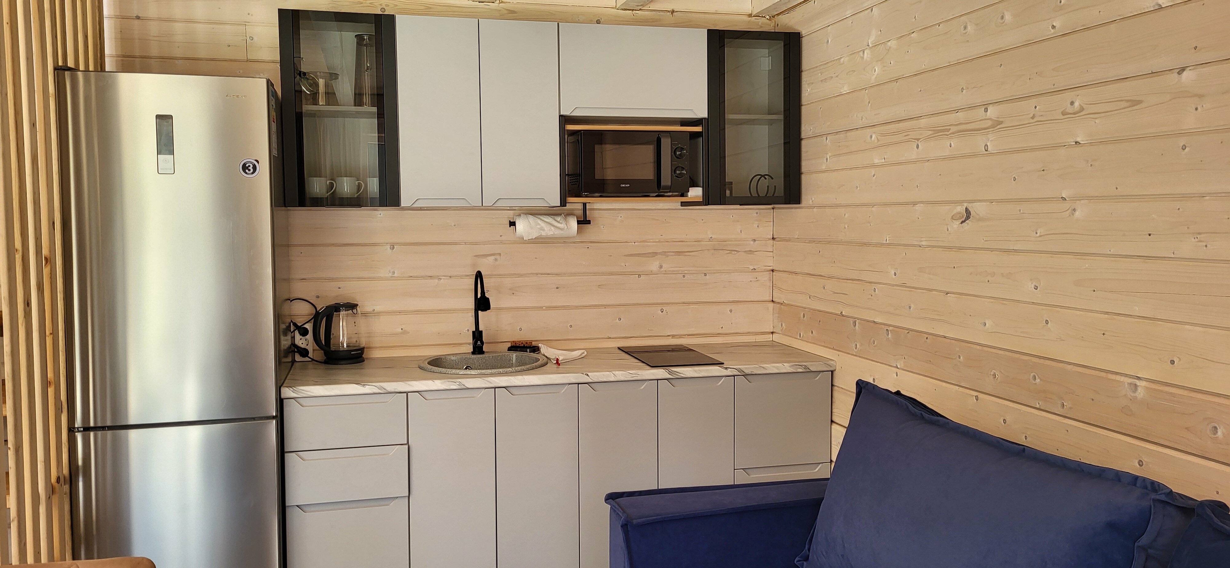 Коттедж с балконом