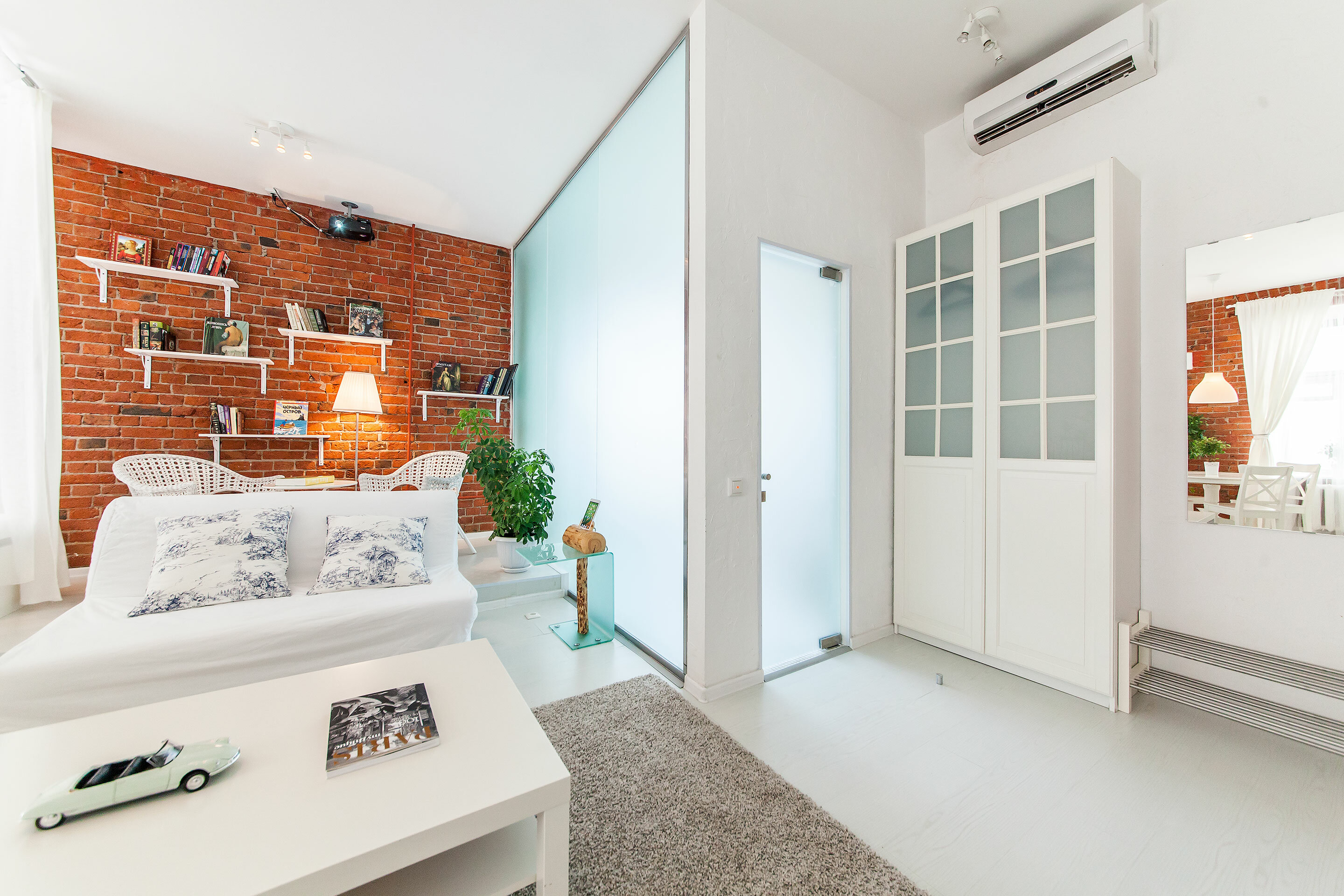 Номер-студия с кроватью размера «king-size»