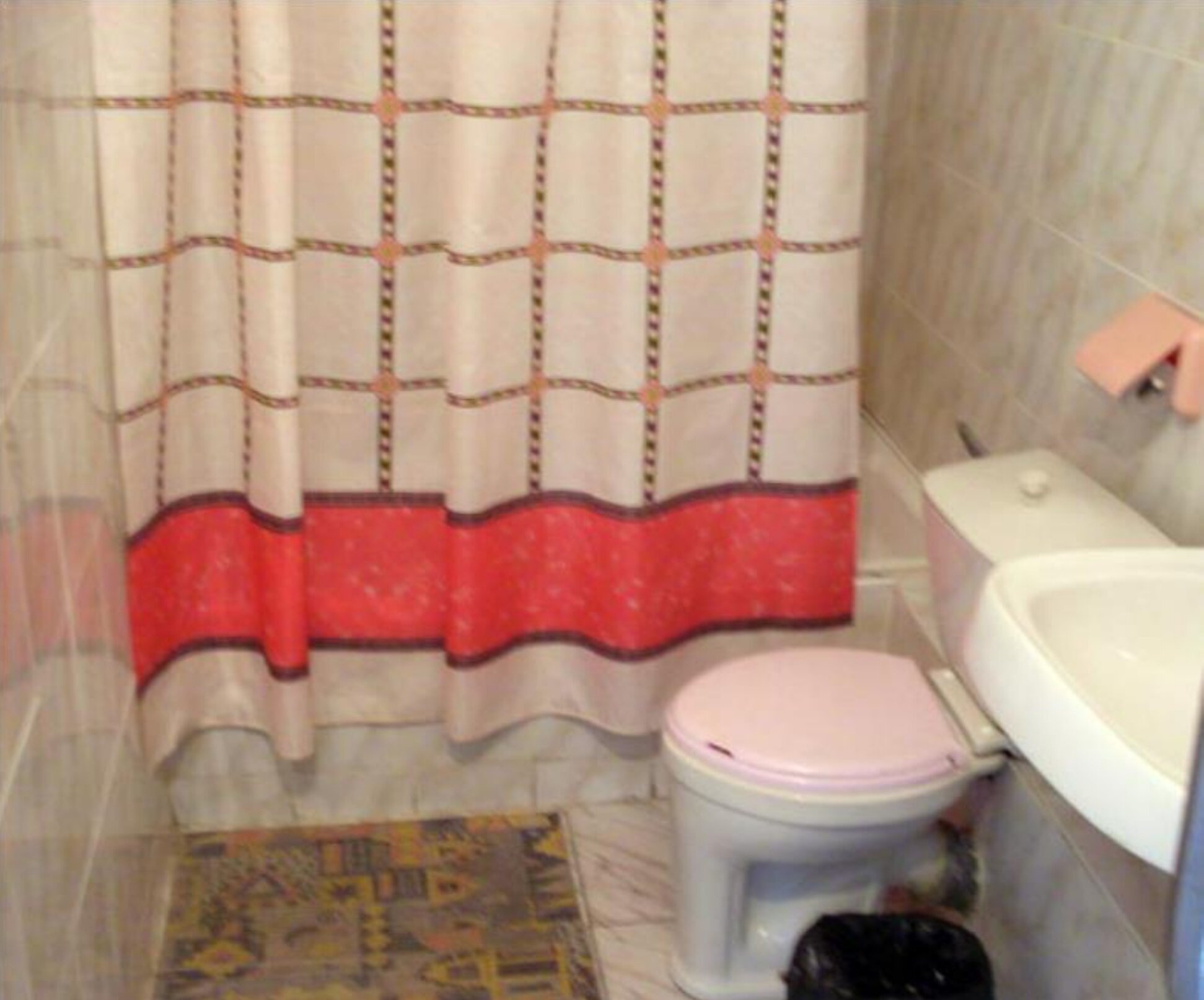 Трехместный номер с общей ванной комнатой