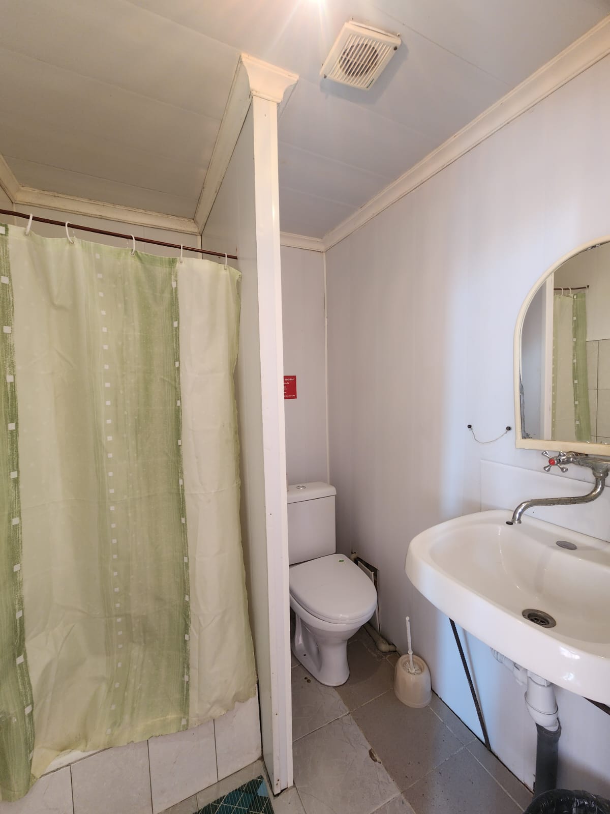 Односпальная кровать в общем номере