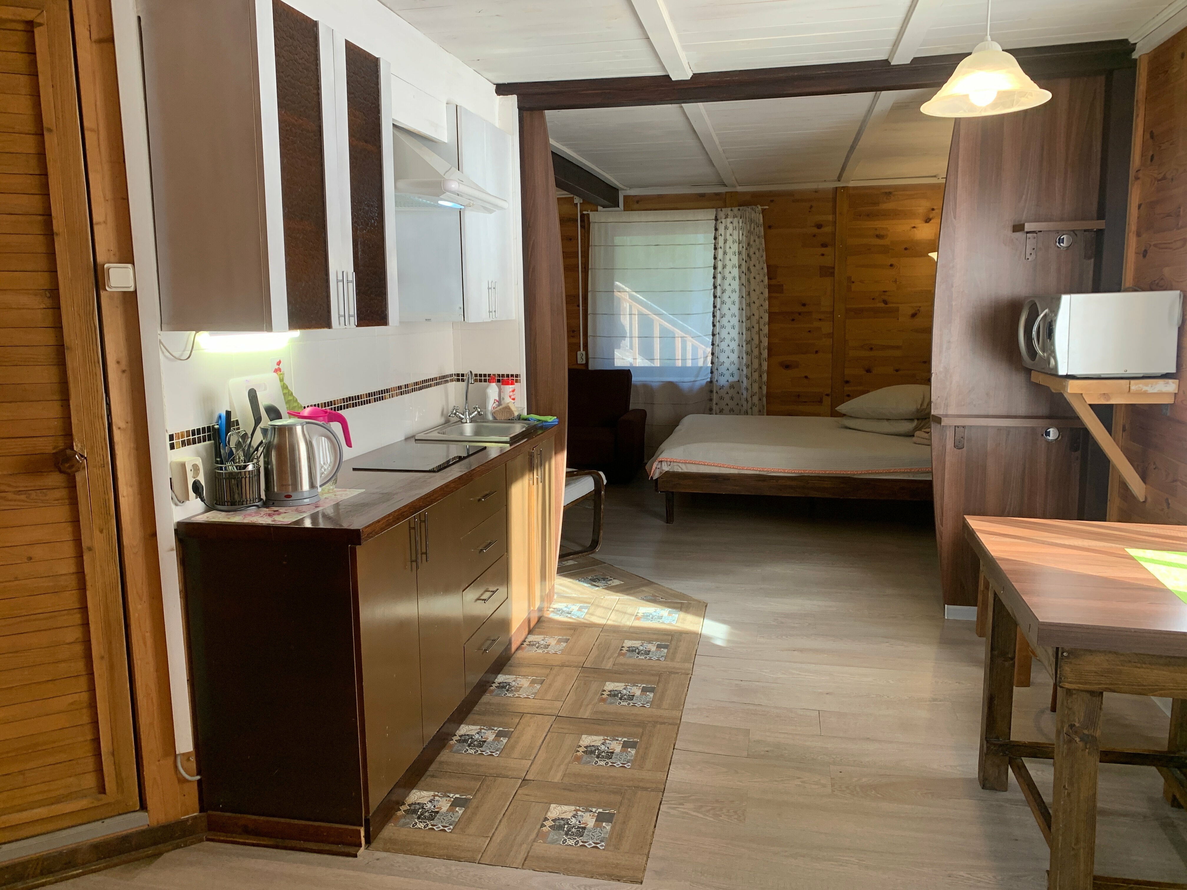 Двухместный номер с двуспальной кроватью и дополнительной кроватью