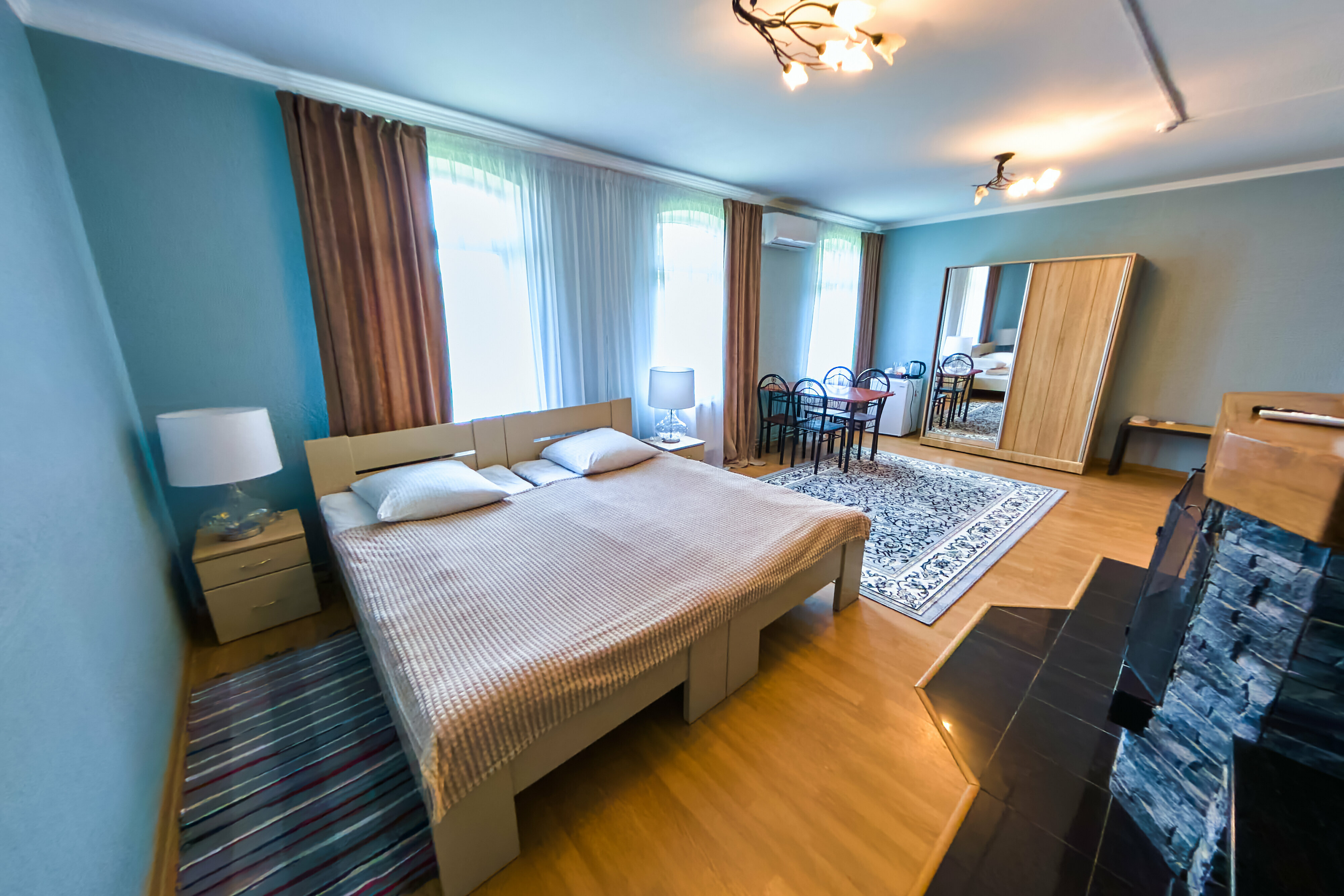 Однокомнатный номер улучшенный с камином в отдельном домике