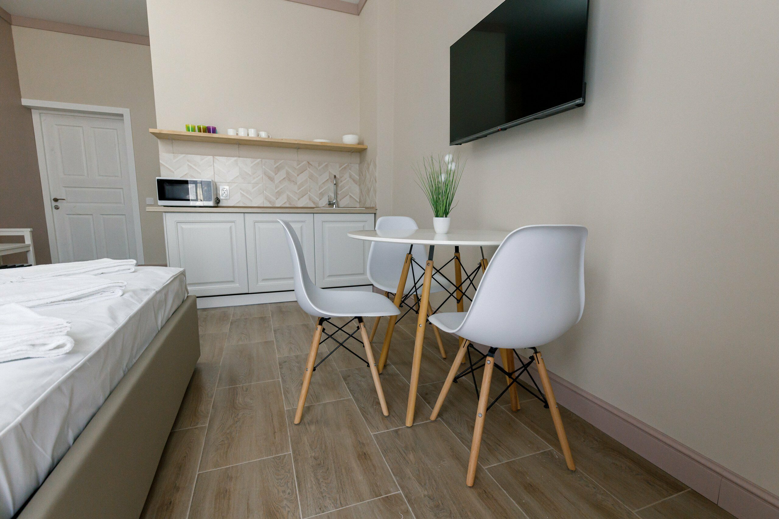 Трехместный номер с видом на бассейн