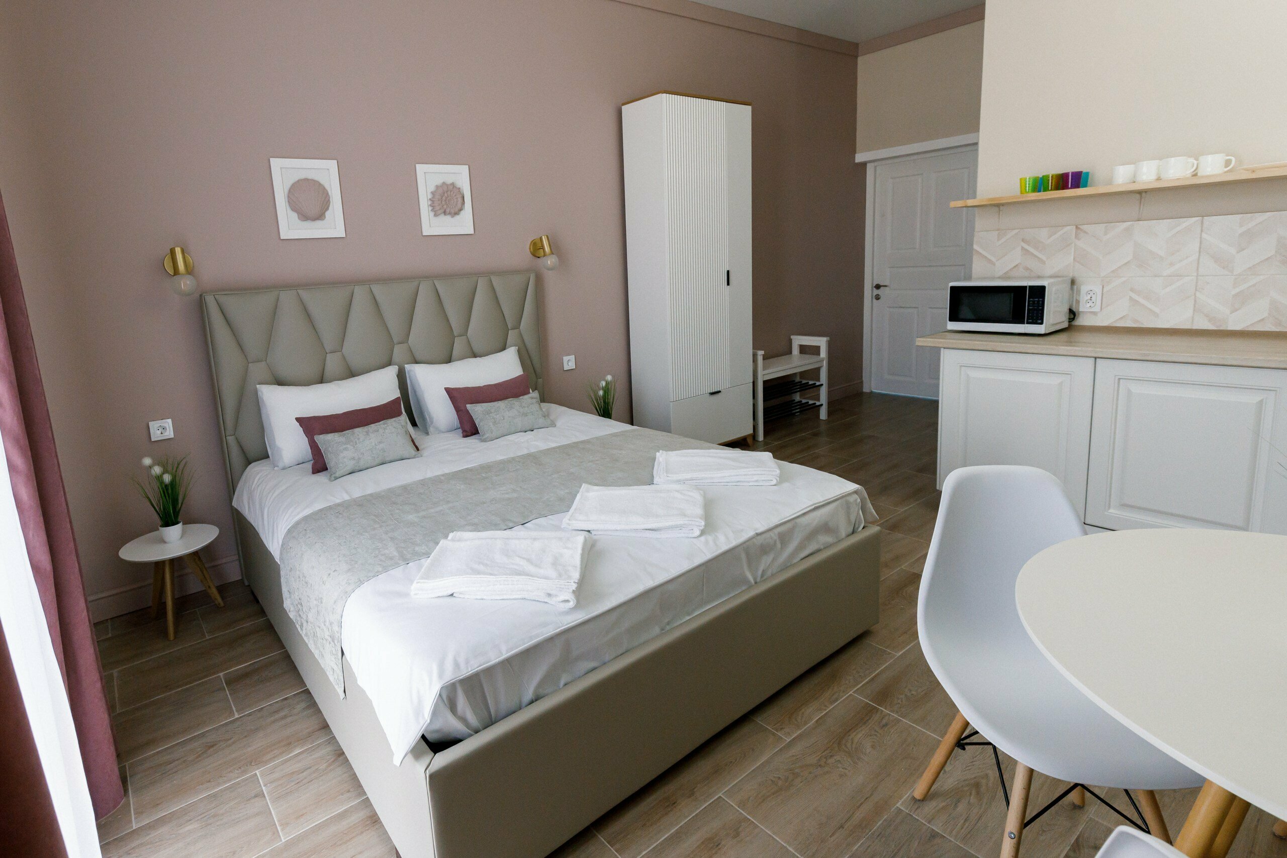 Трехместный номер с видом на бассейн