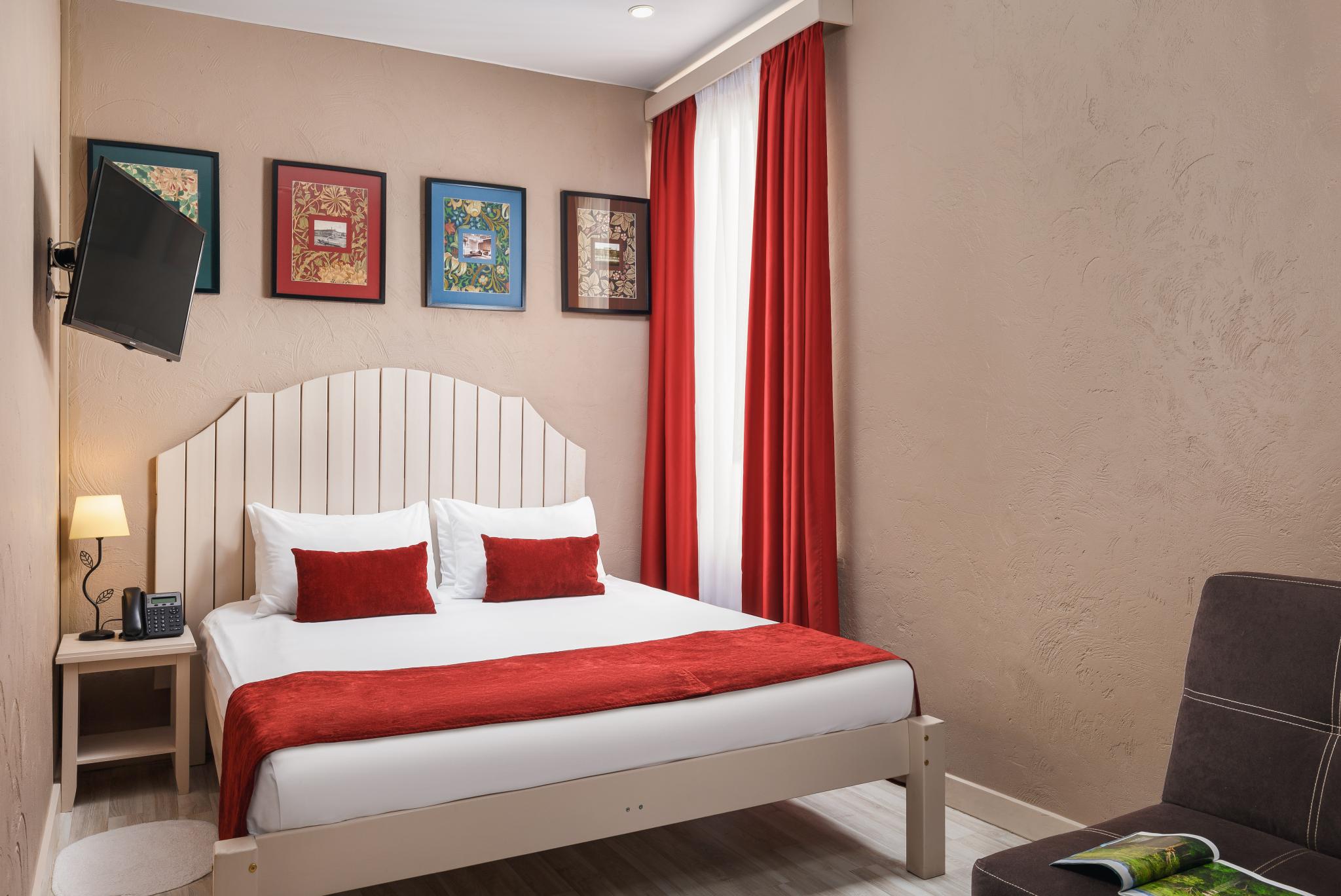 Номер комфорт улучшенный с 1 двуспальной кроватью