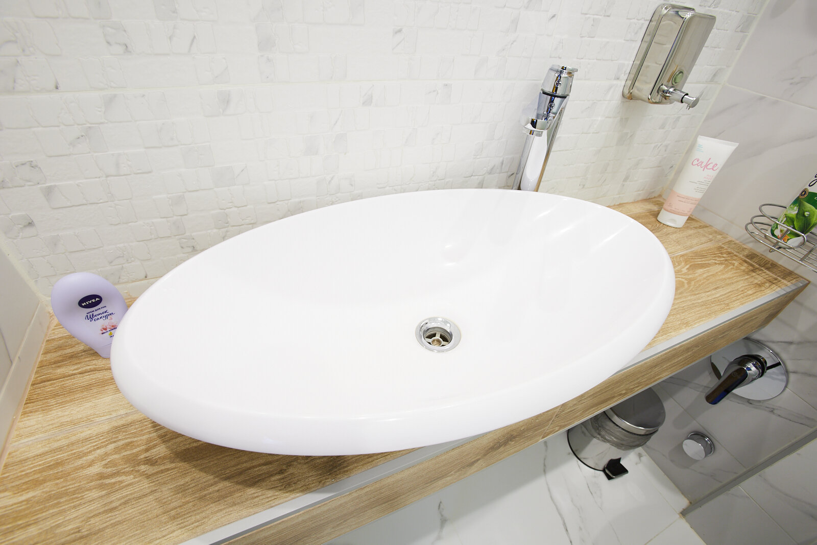 Двухместный номер с двуспальной кроватью и дополнительной кроватью