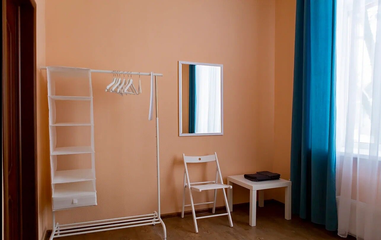 Двухместный номер с 2 отдельными кроватями и общей ванной комнатой