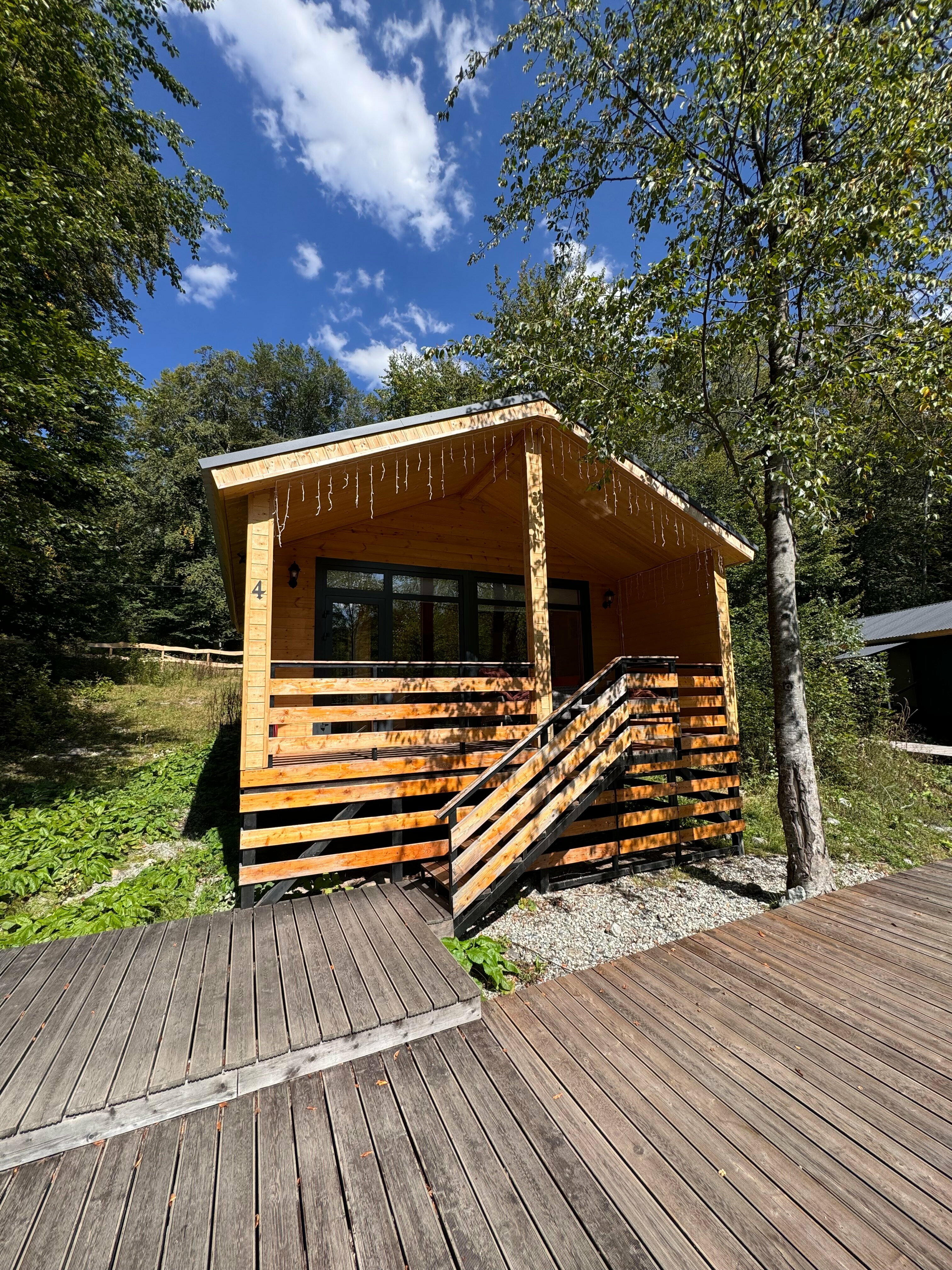 Семейный номер с видом на горы