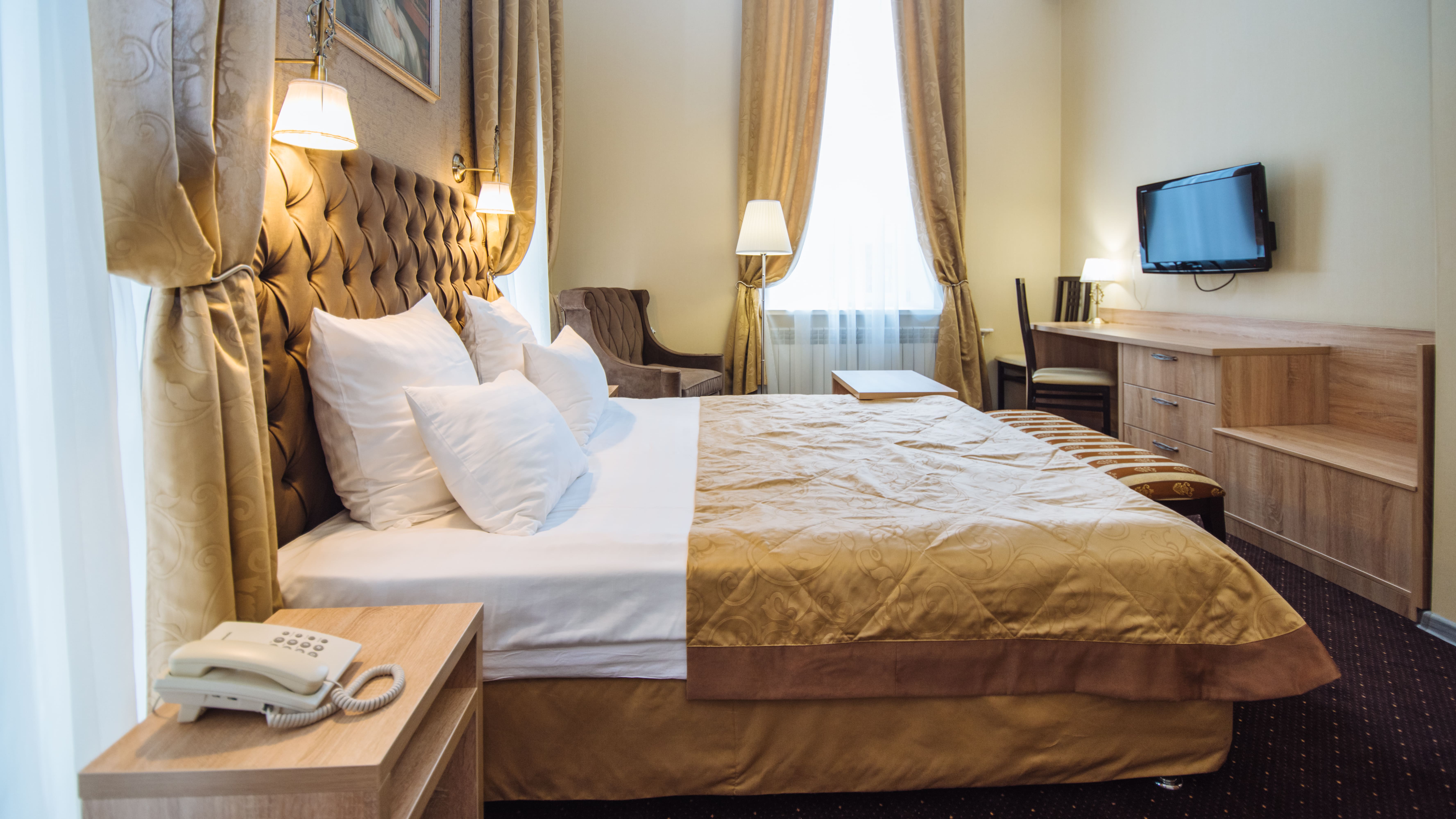 Улучшенный номер с кроватью размера «queen-size»