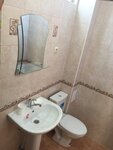 Номер стандарт с 1 односпальной и 1 двуспальной кроватью в Solomon