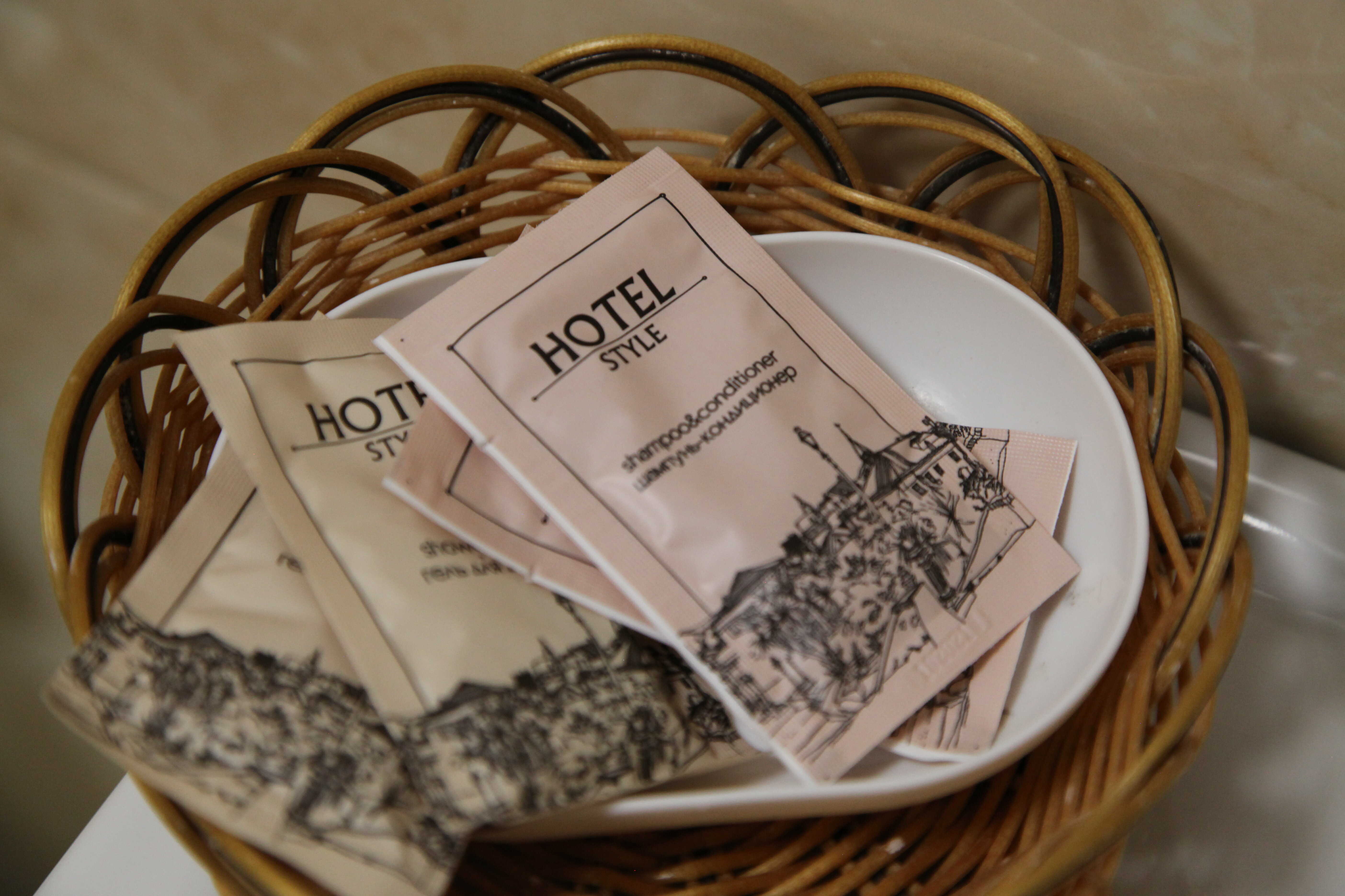 Небольшой двухместный номер с 2 отдельными кроватями