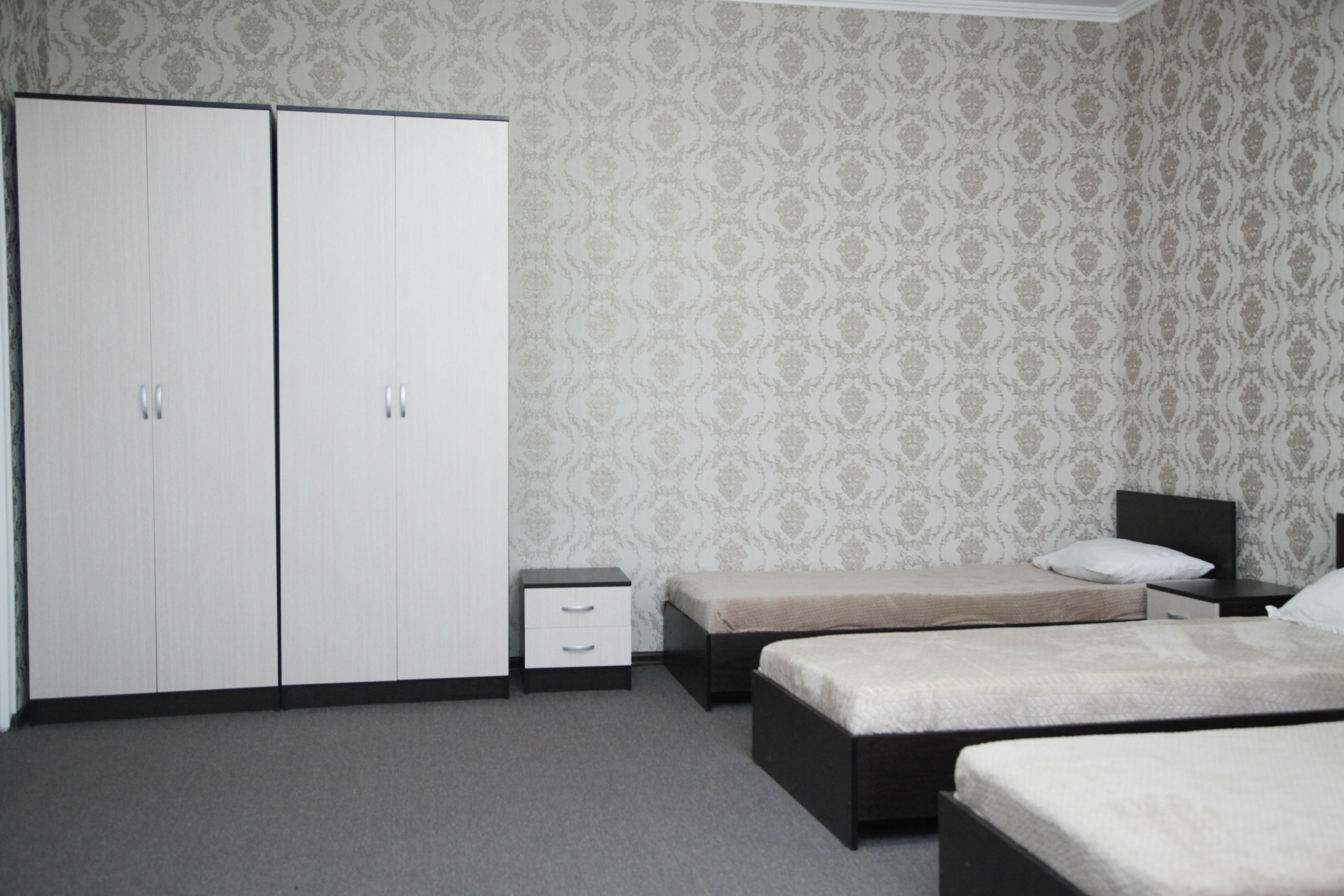 Номер с общими удобствами с шестью кроватями