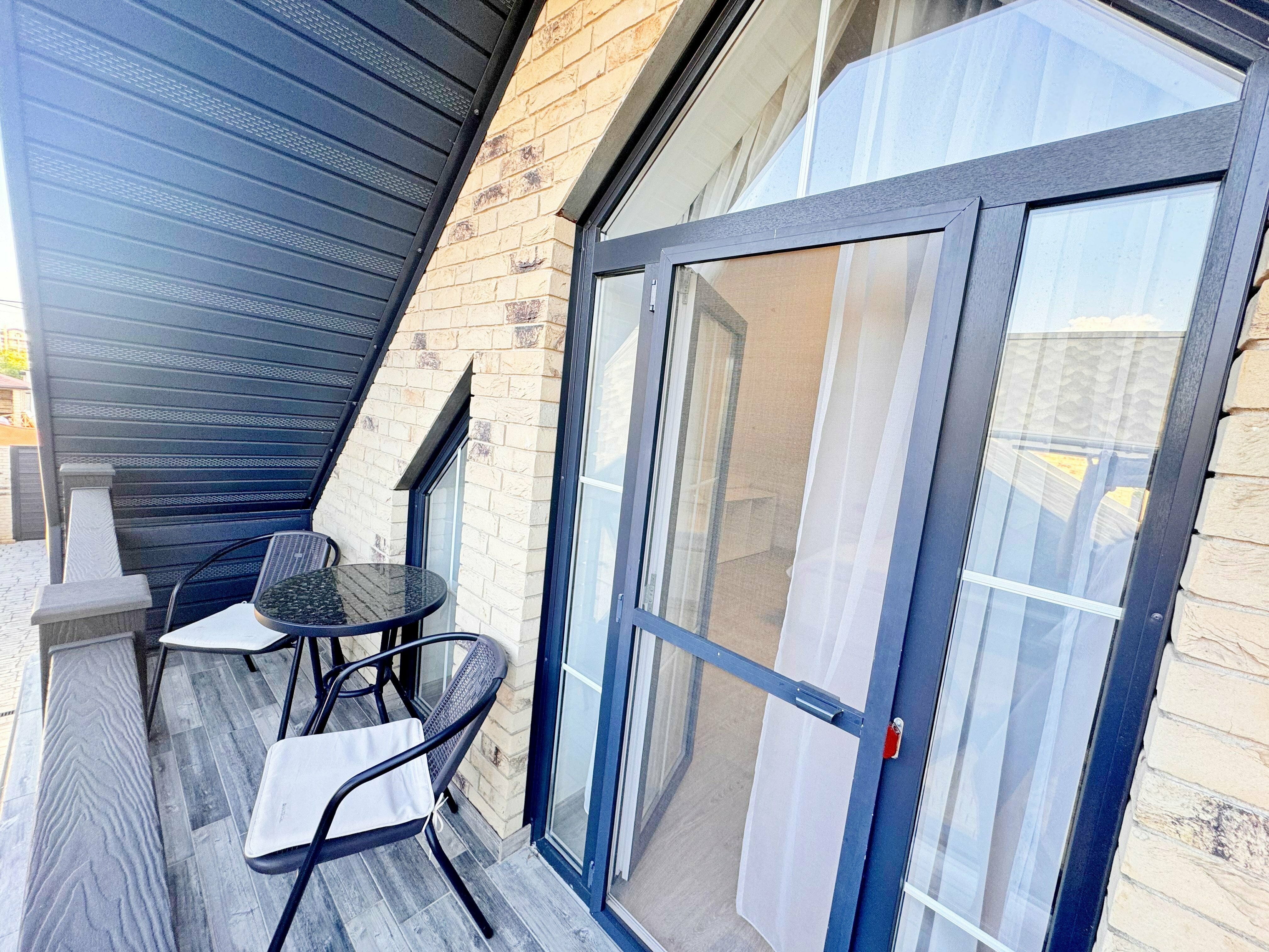 Дом с балконом