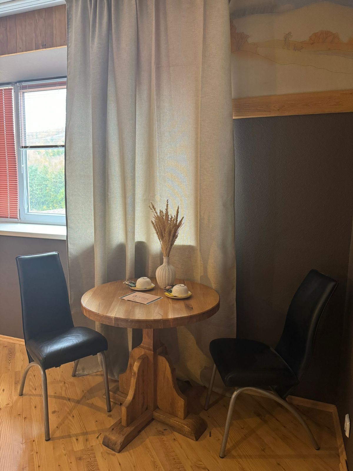 Трехместный номер с видом на горы