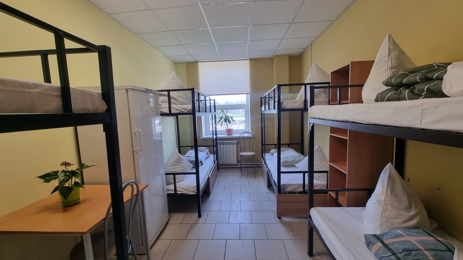 Кровать в общем 8-местном номере